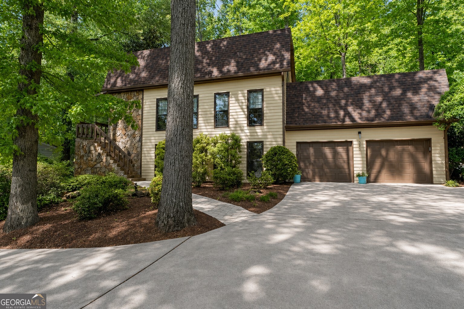 395 Nottingham Dr — photo