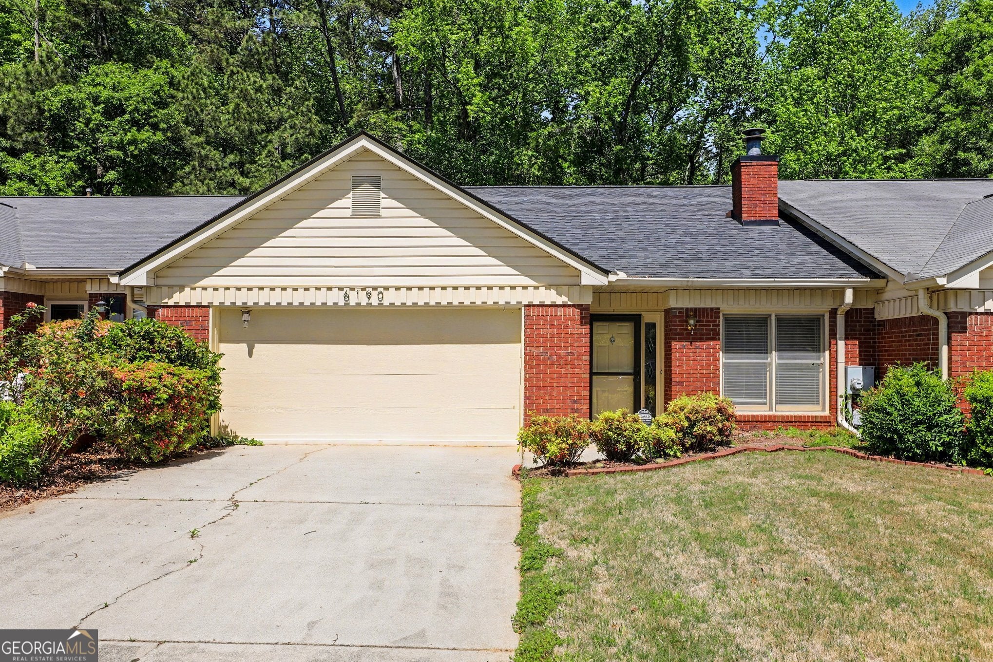 6190 Douglas Manor Ct — photo