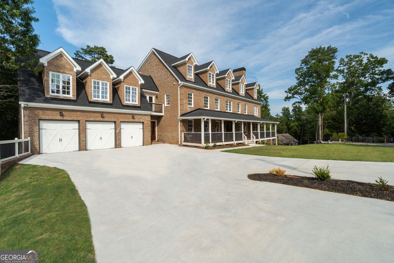 923 Oak Dr — photo