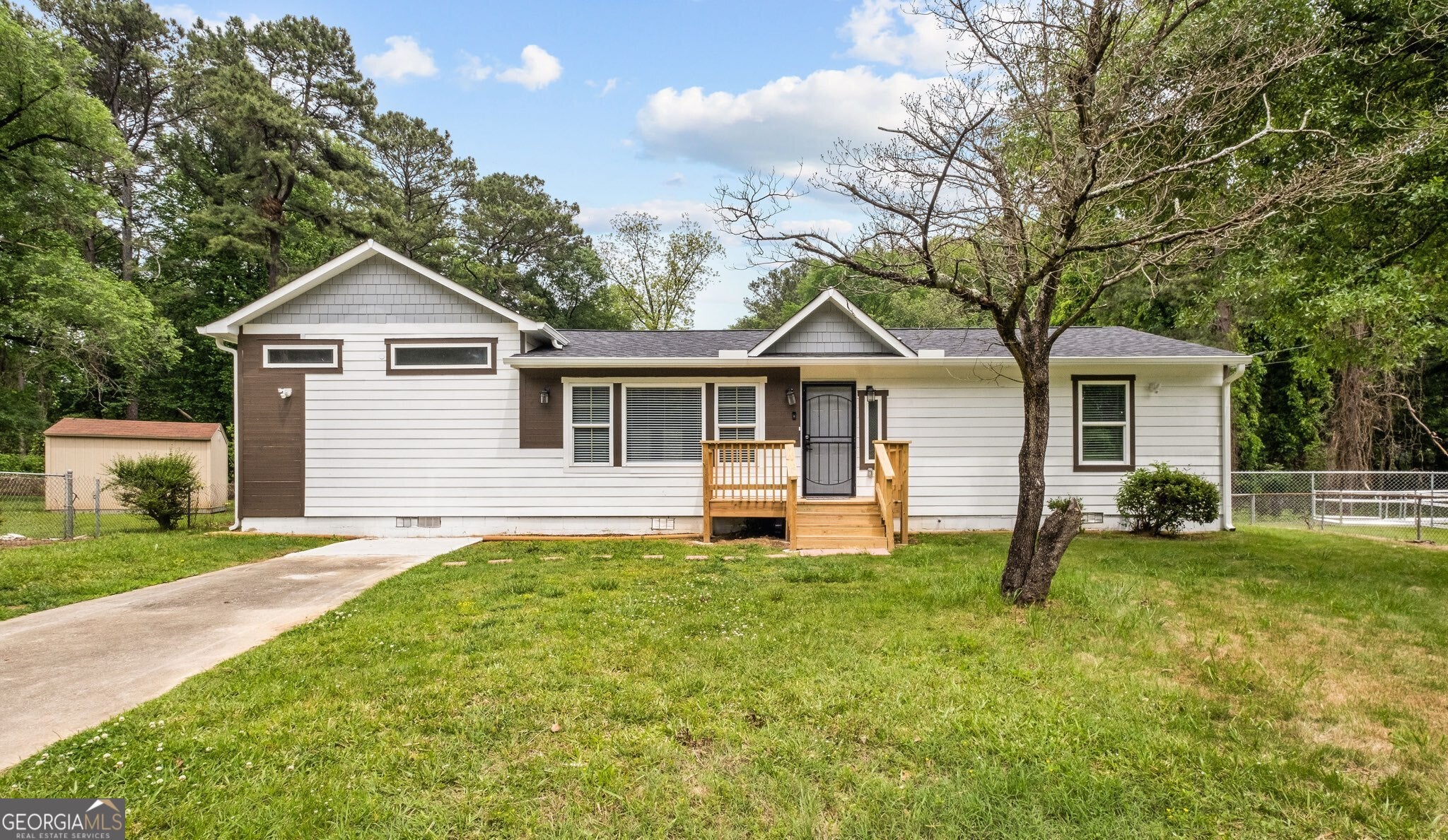 1041 Stonewall Dr SE — photo