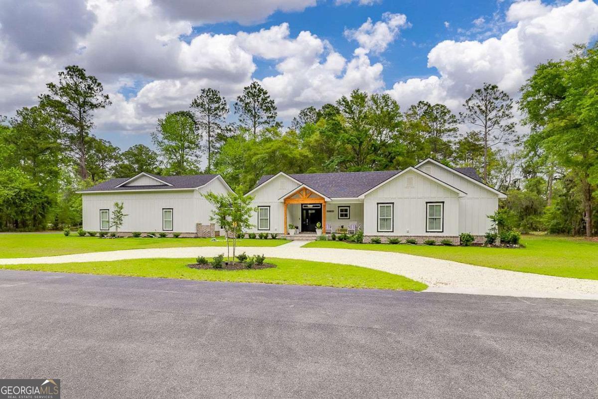 1037 Lake Side Dr NE — photo