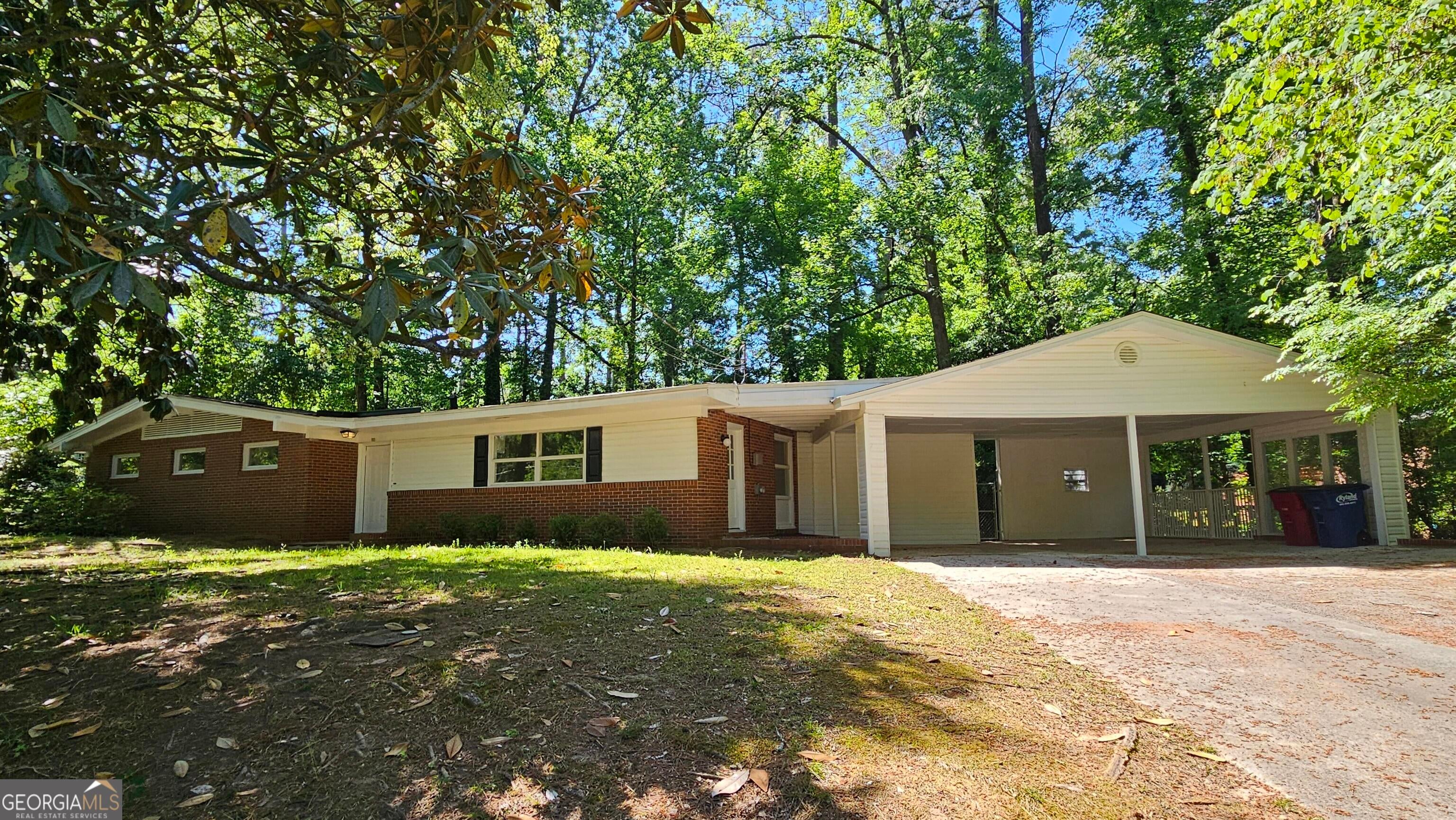 805 Dogwood Cir — photo