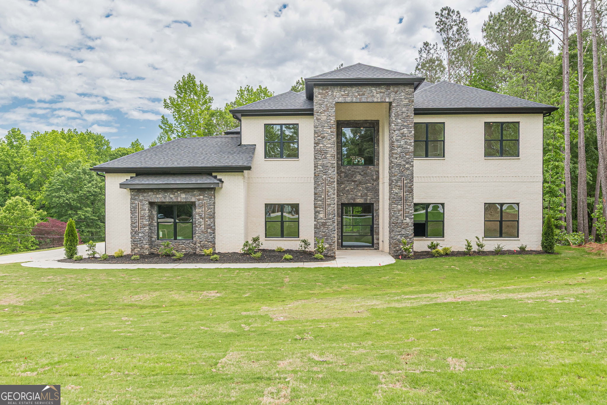 236 Kingscastle Dr — photo