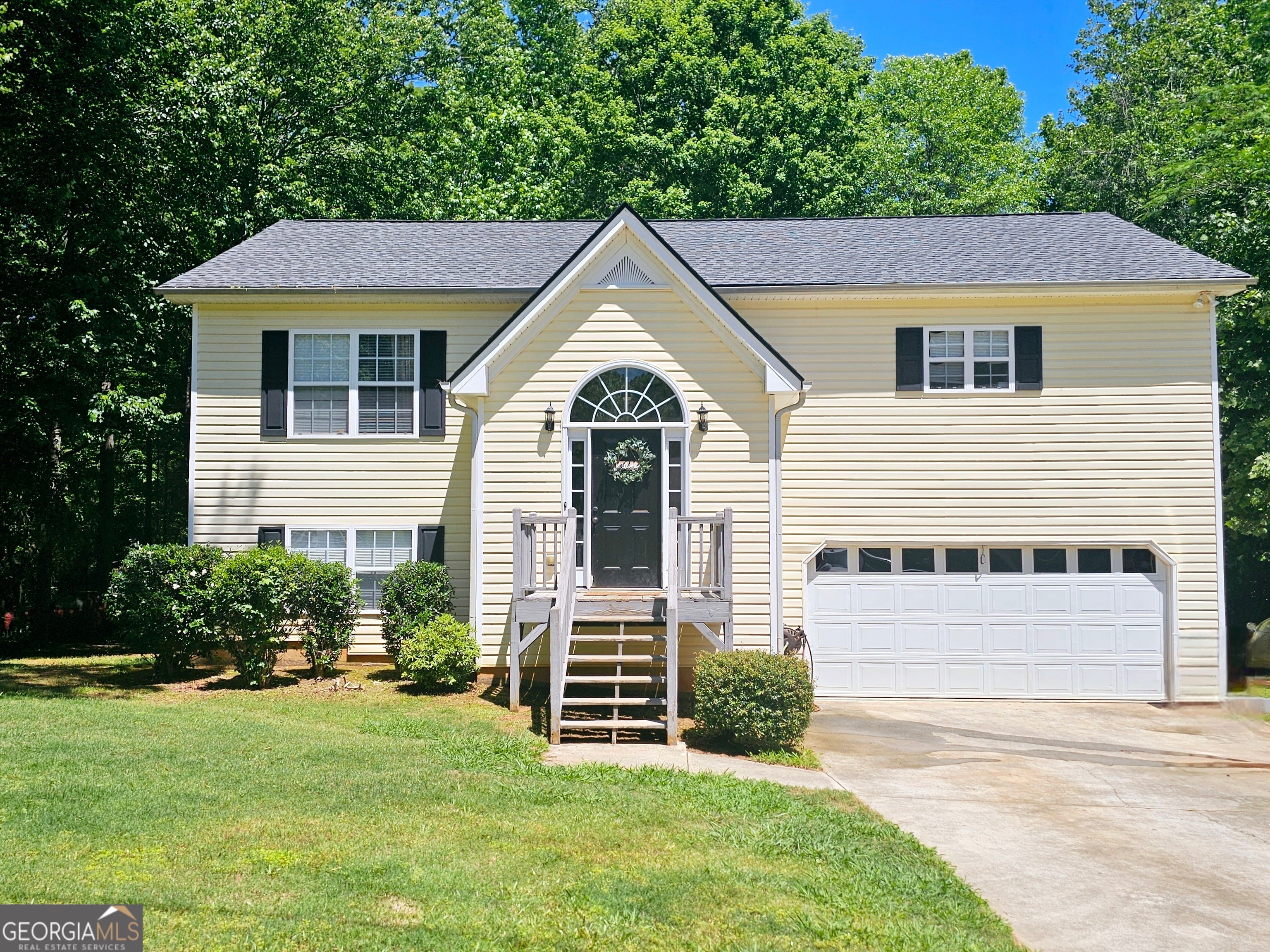252 Emerald Pointe Dr — photo