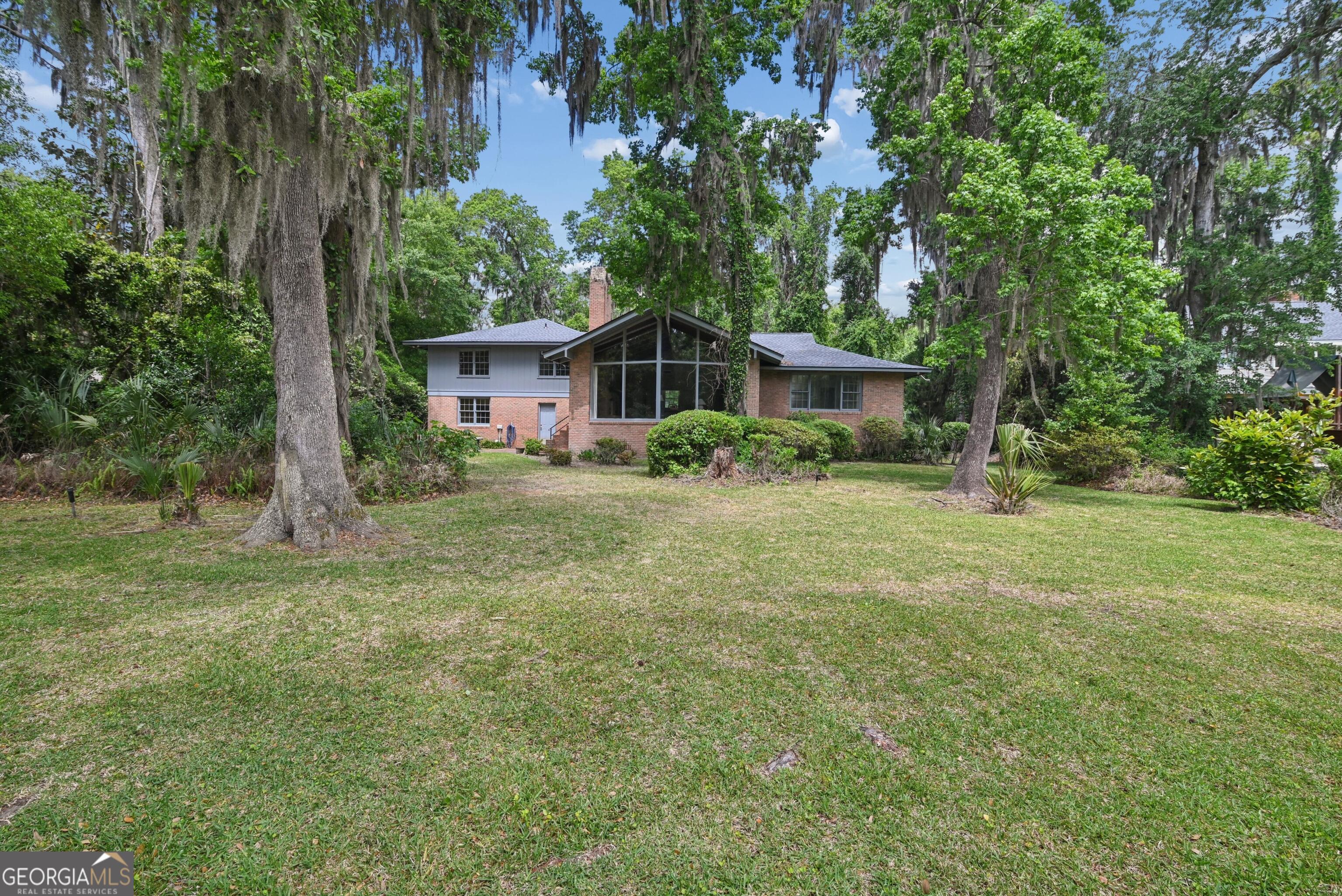 180 Saint Clair Dr — photo