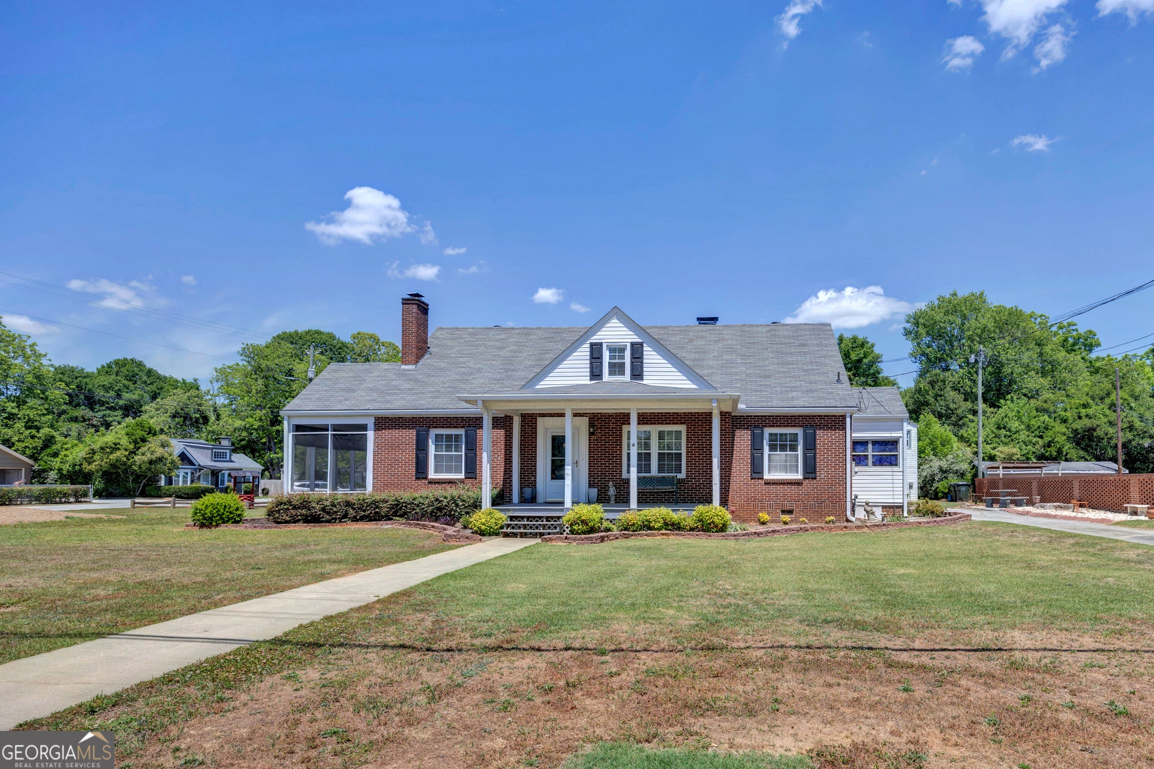 6127 Newton Dr NE — photo