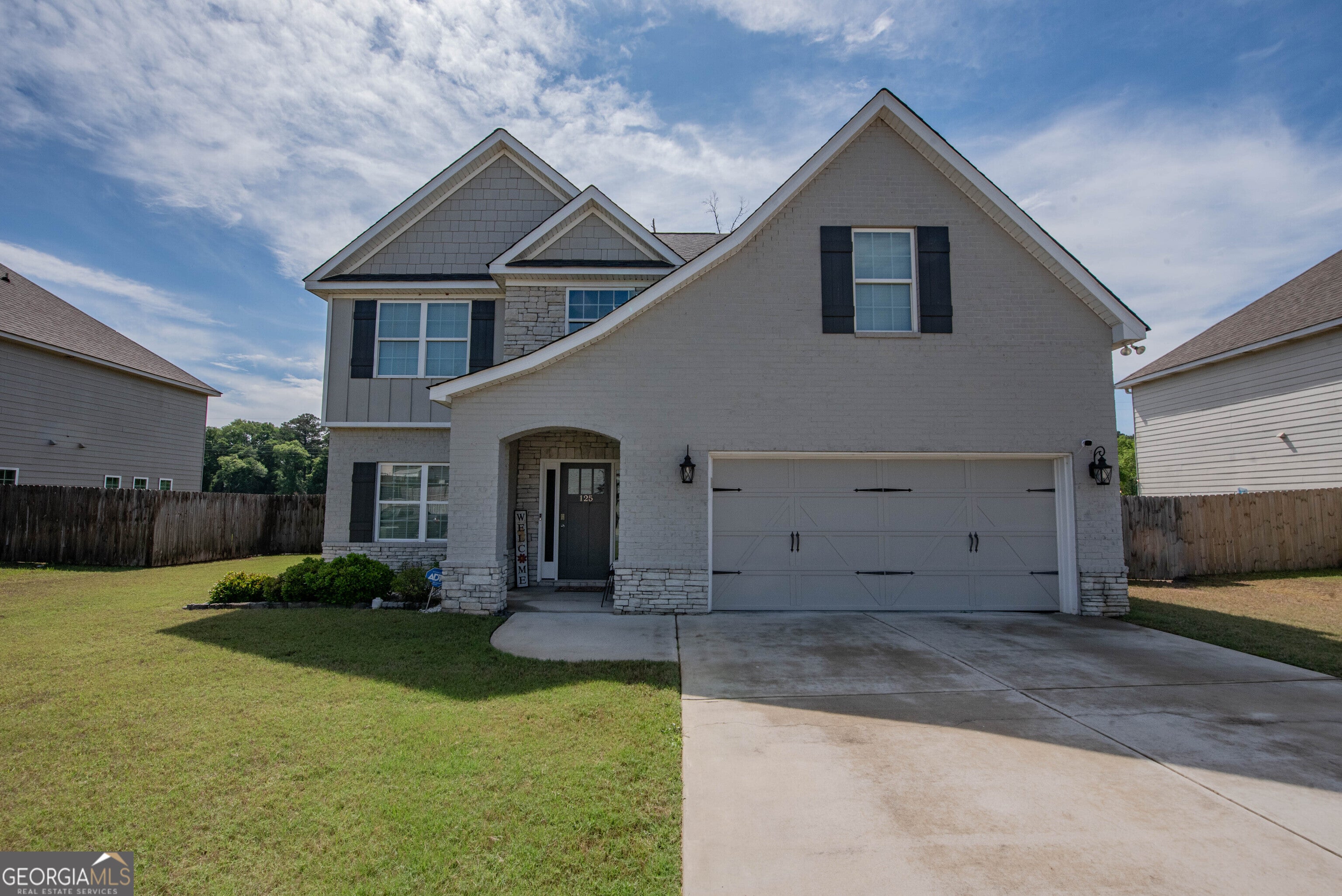 125 Amberley Ct — photo