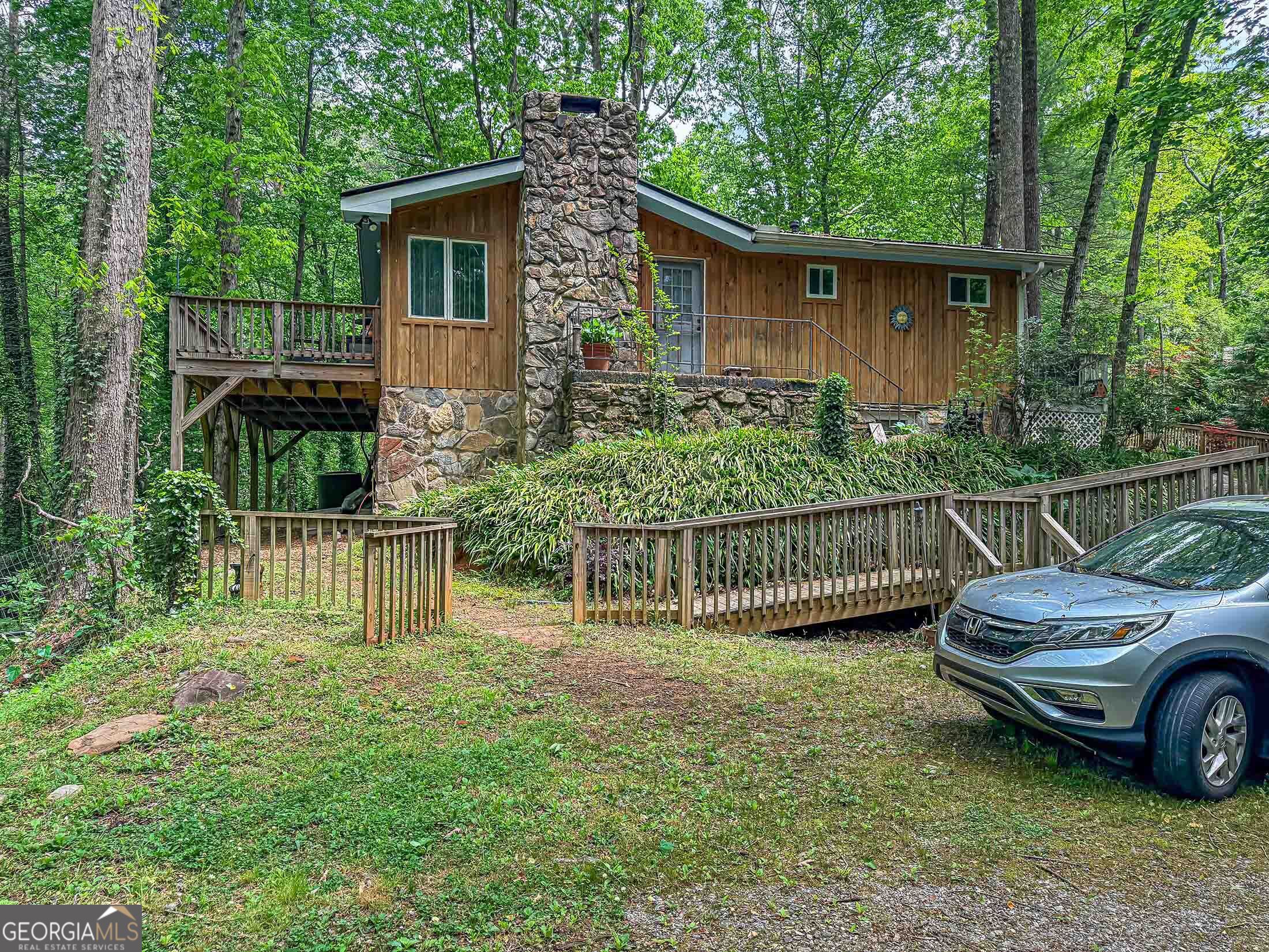 407 Hillside Dr — photo