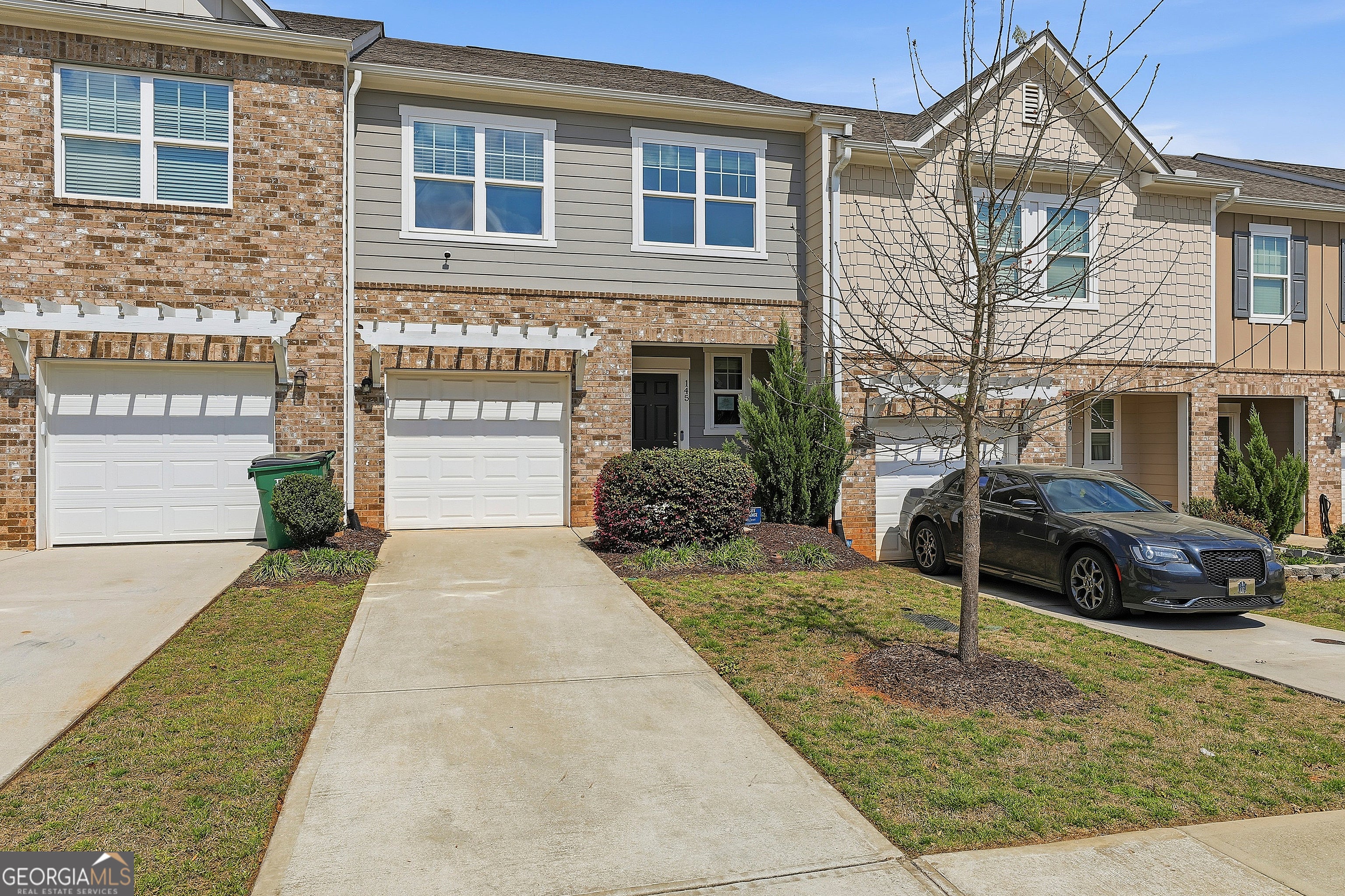 145 Swindon Dr — photo