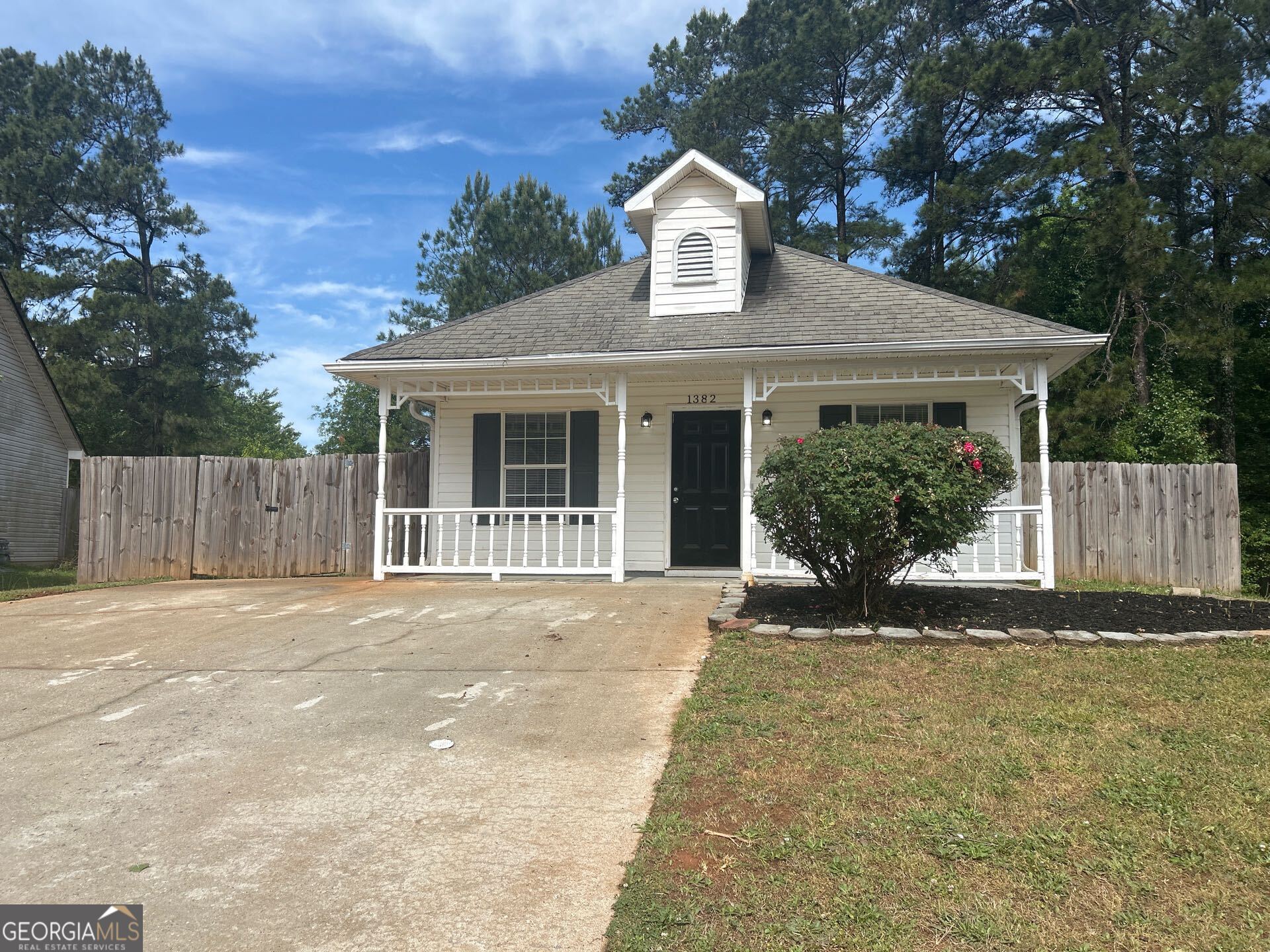 1382 N Hampton Dr — photo