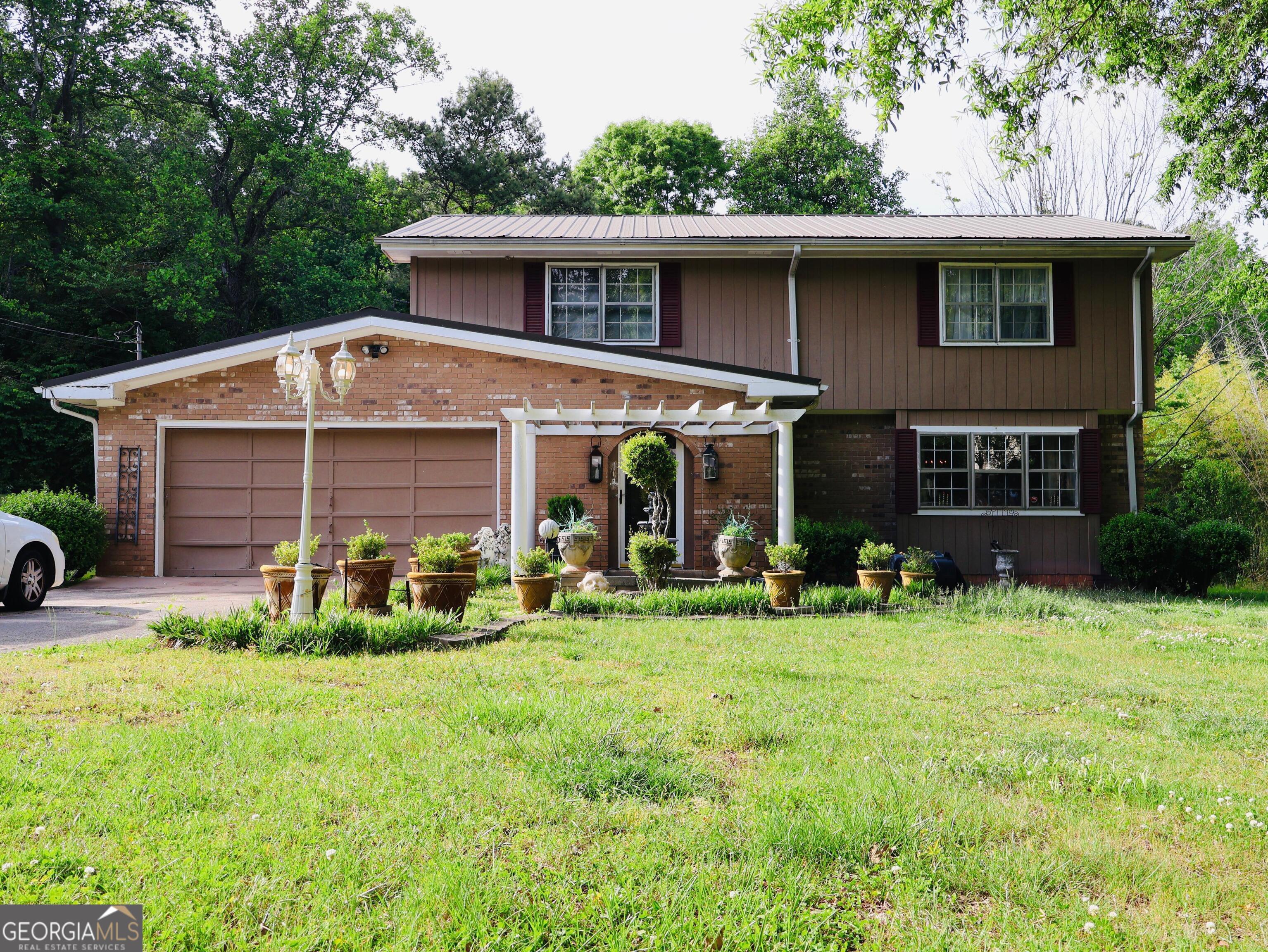 1900 Mountain Brook Dr — photo