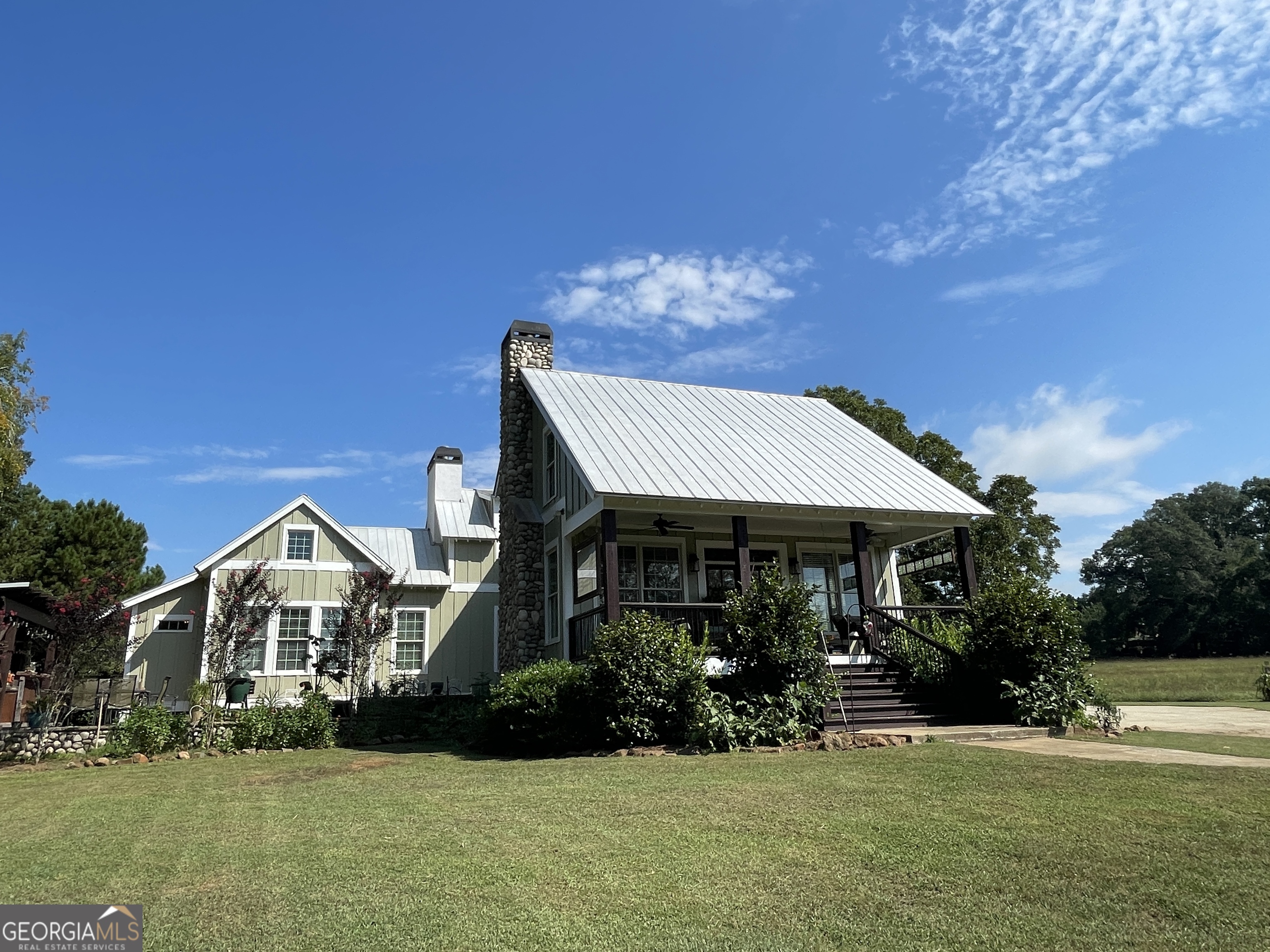 156 Lake Oglethorpe Dr — photo