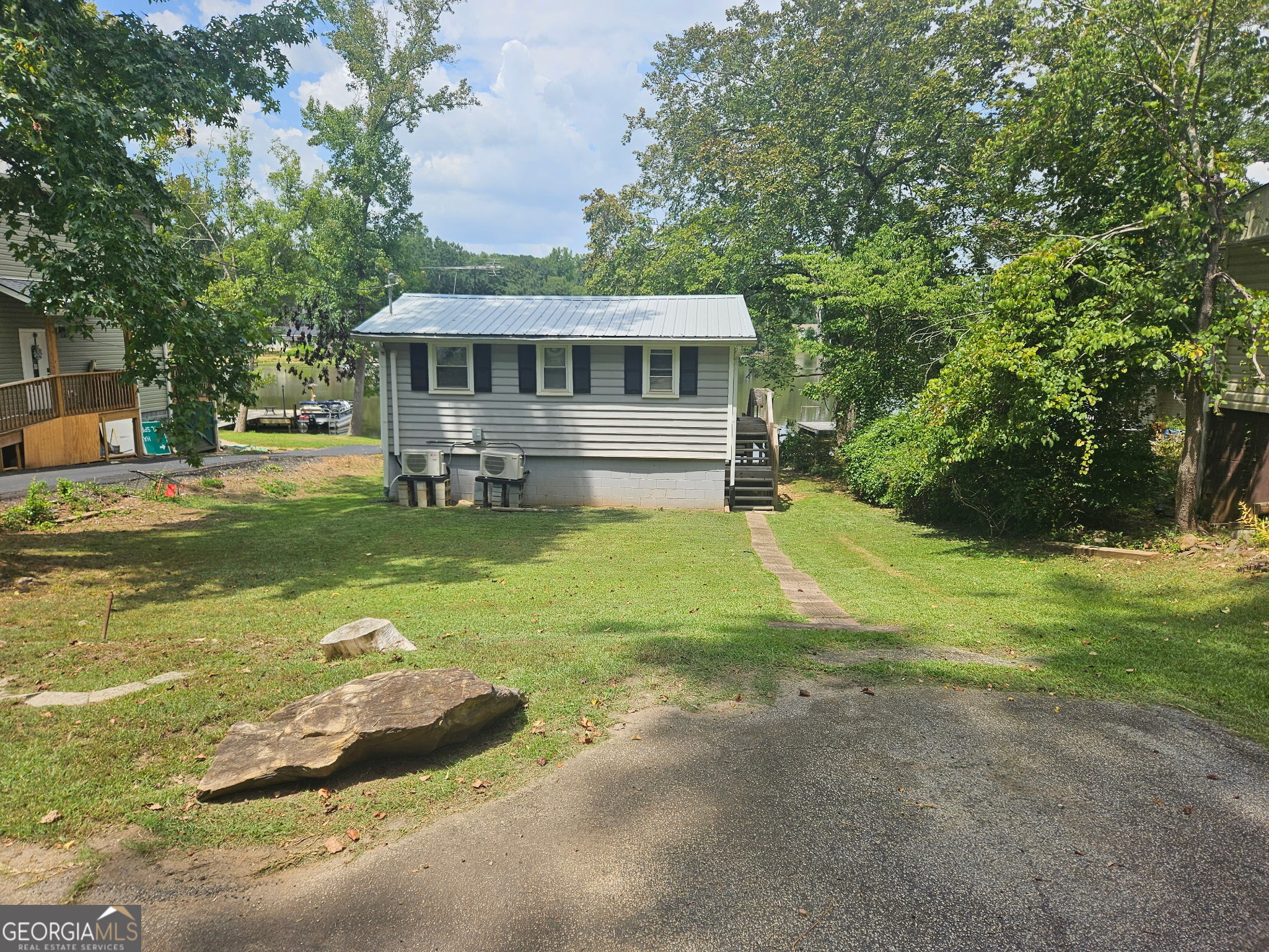 126 Elizabeth Cir — photo