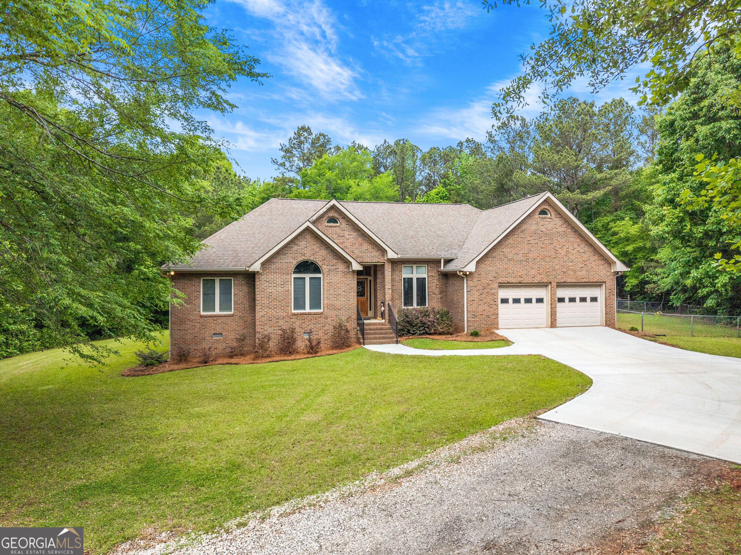 1370 Deerwood Dr — photo