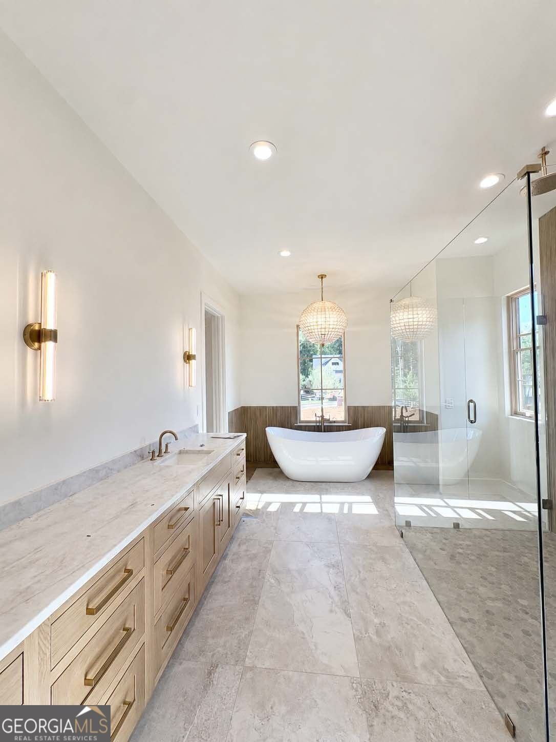 1010 Lyndon Ln — photo