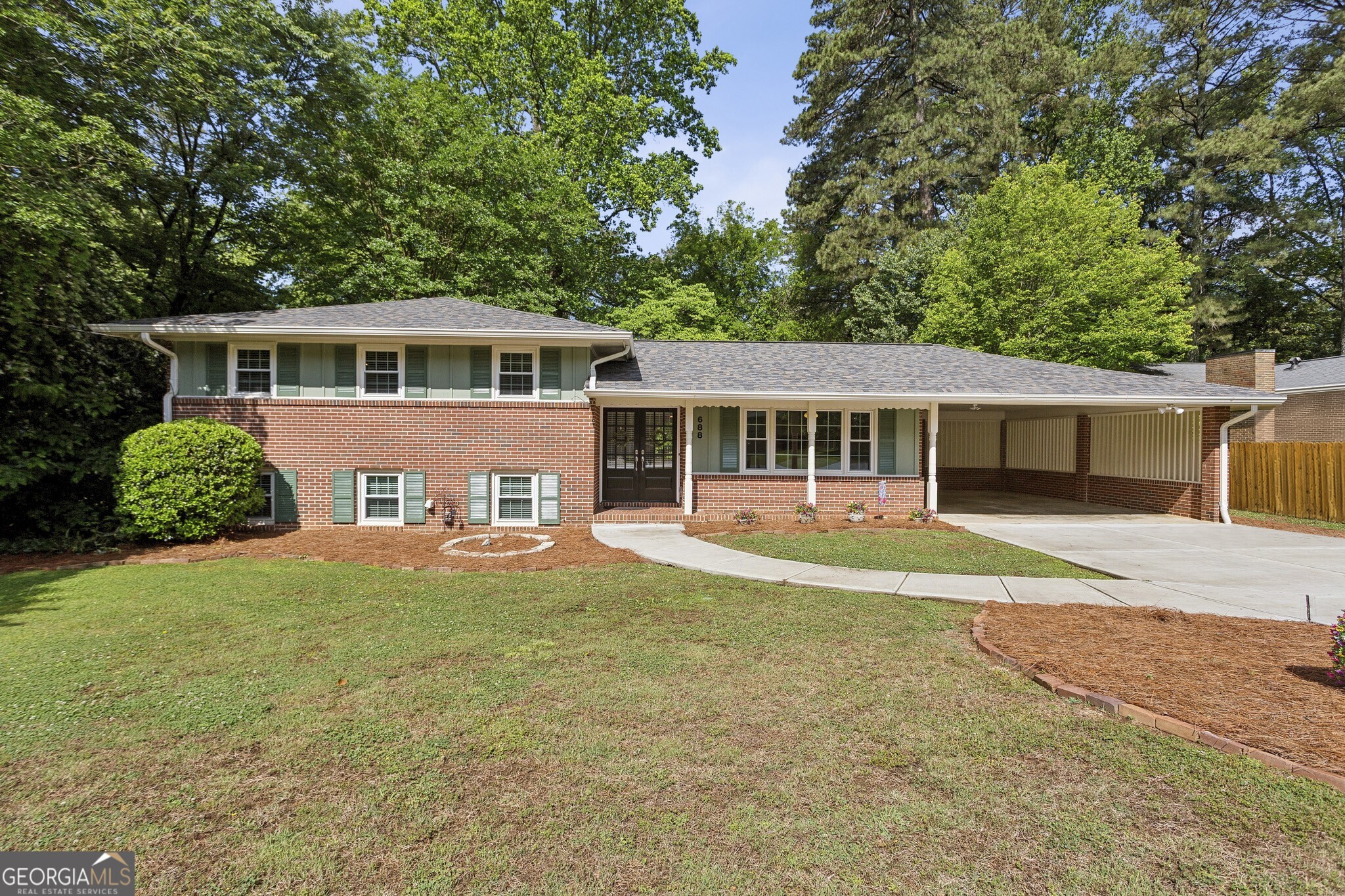 688 Huntington Pl SE — photo