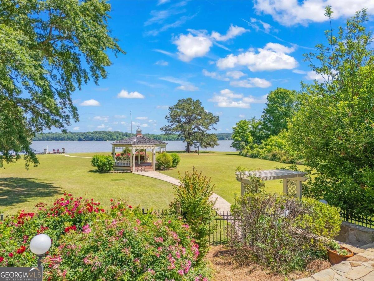 1741 Indian Woods Dr — photo
