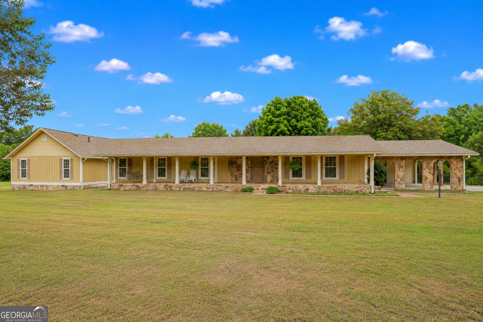 615 Fischer Rd — photo