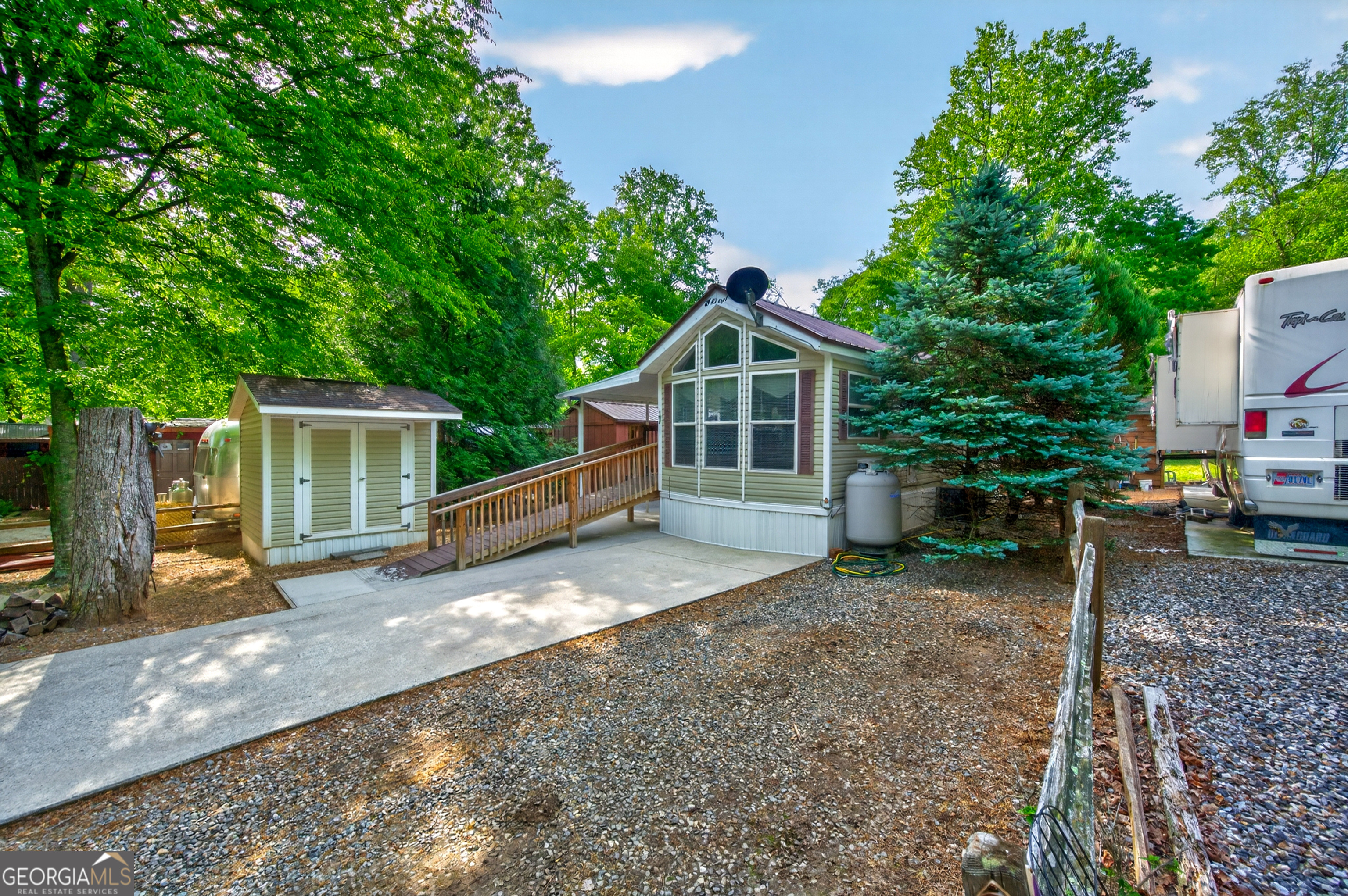 107 Riverside Place, Cleveland, GA 30528 — photo 2
