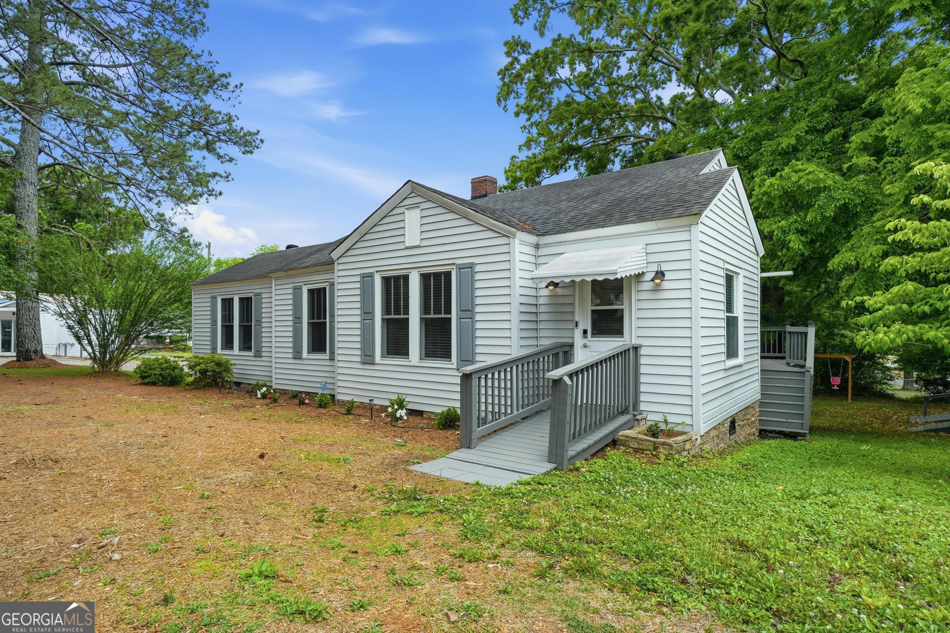 3022 Maple Rd SE — photo