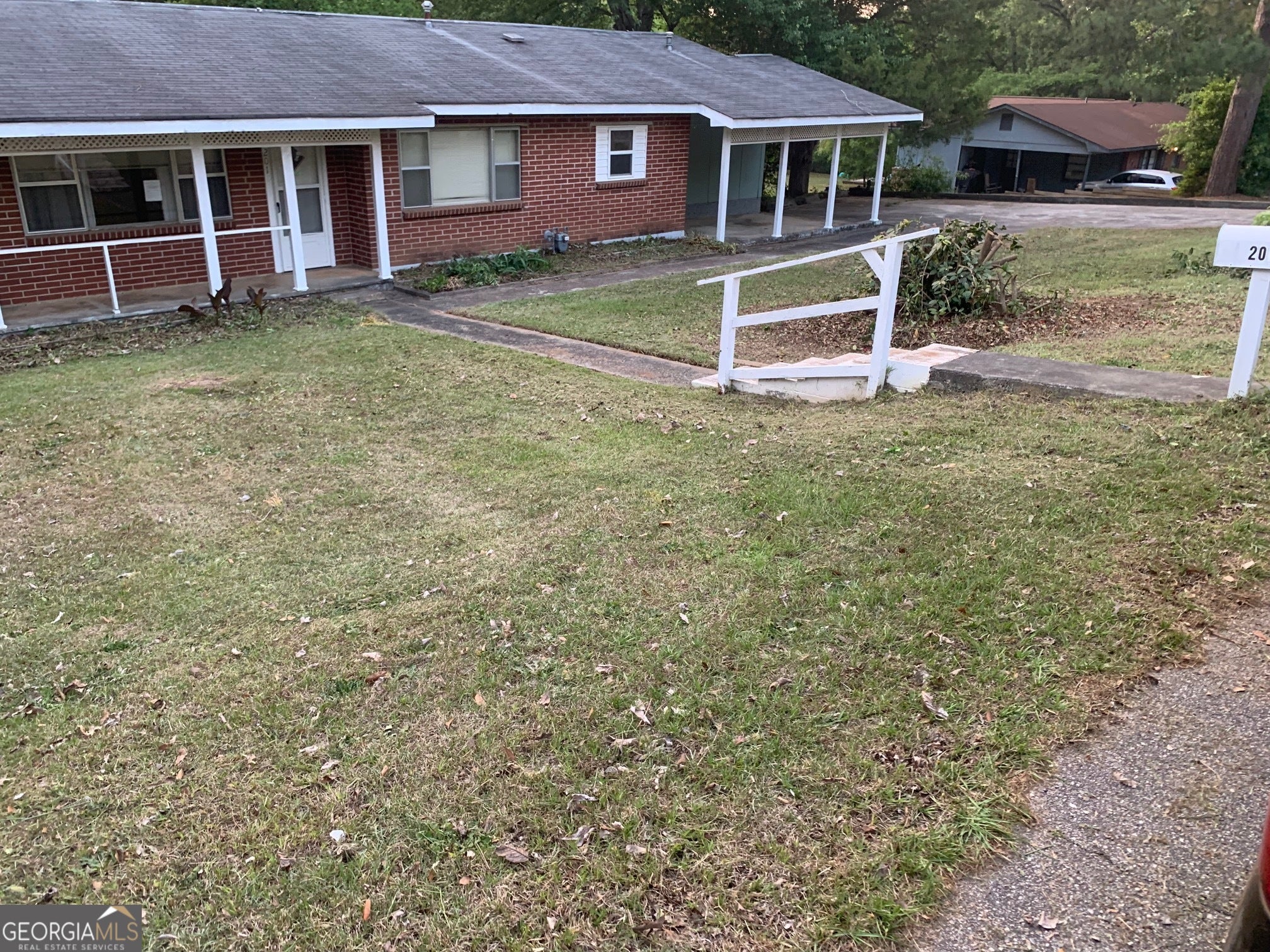 201 Davis Dr — photo