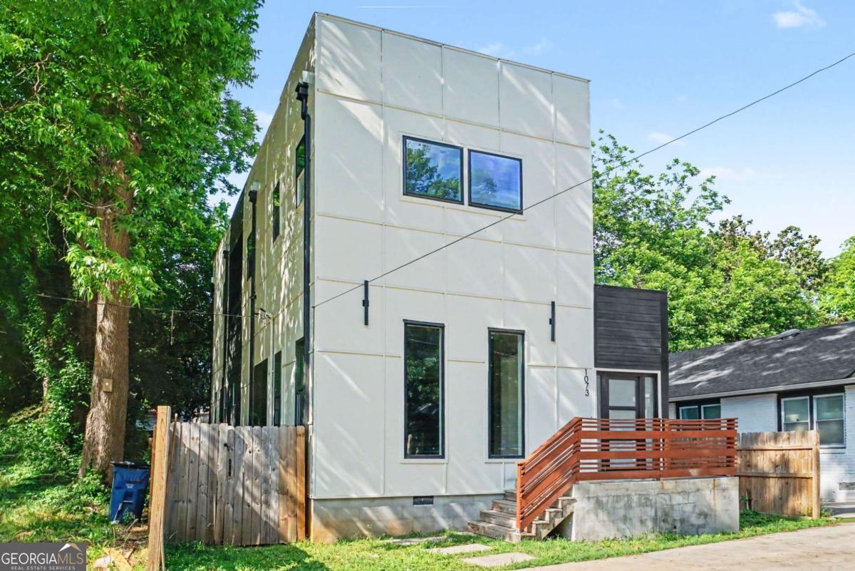 1073 Mayson Turner Rd NW — photo