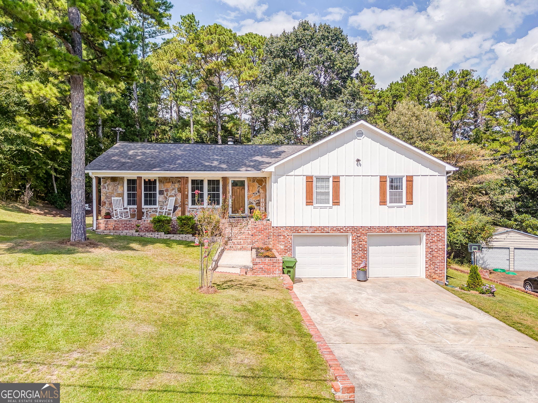 32 Devonshire Dr SE — photo
