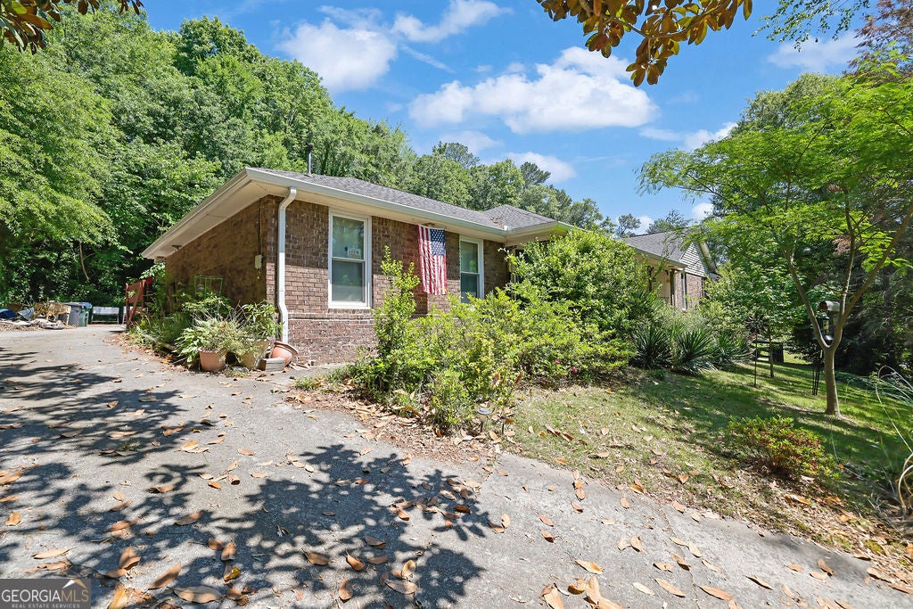 650 Riverside Rd — photo