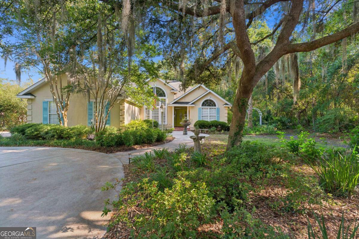 390 Harbor View Dr — photo