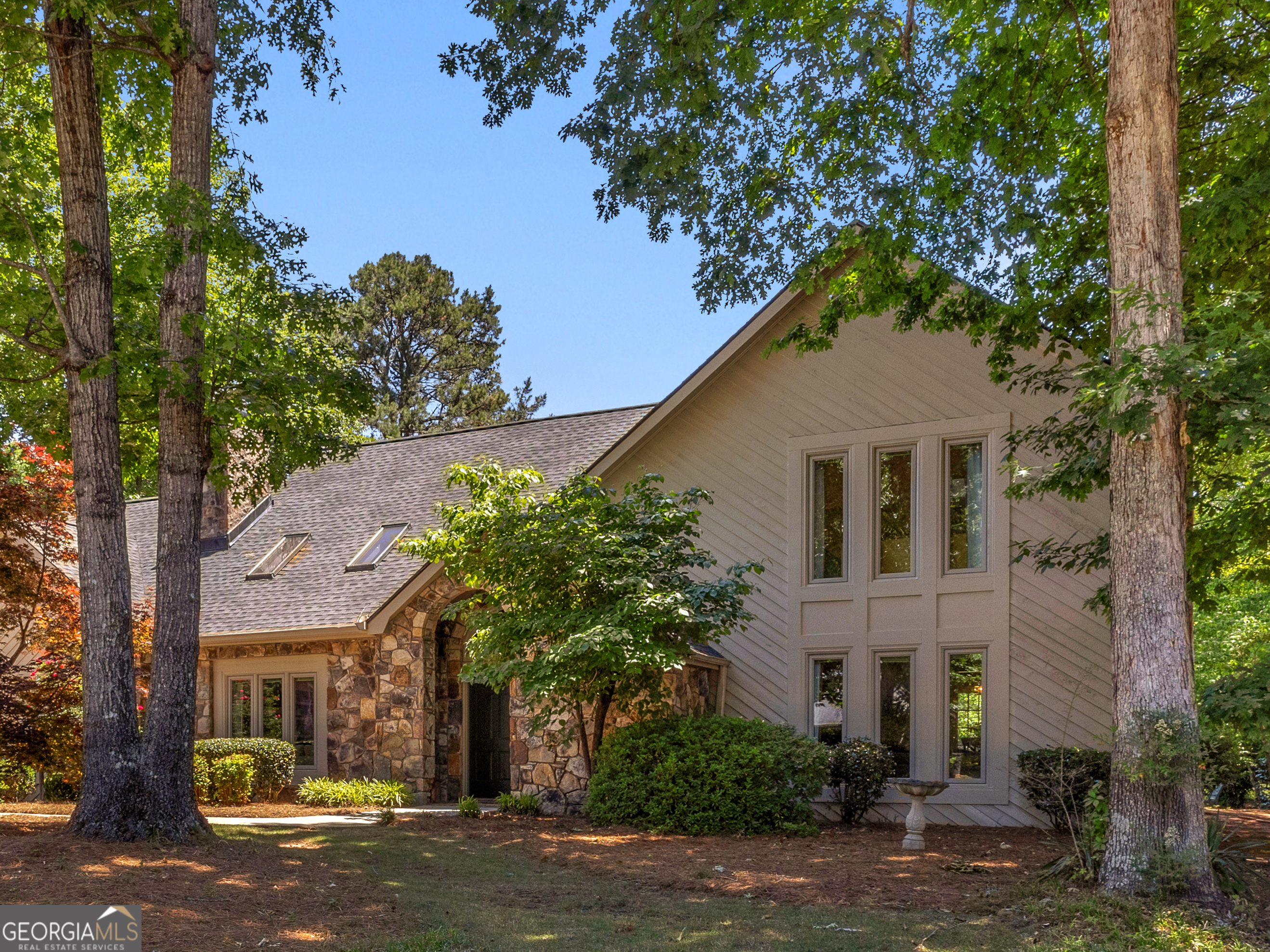 2332 Benji Blvd SE — photo