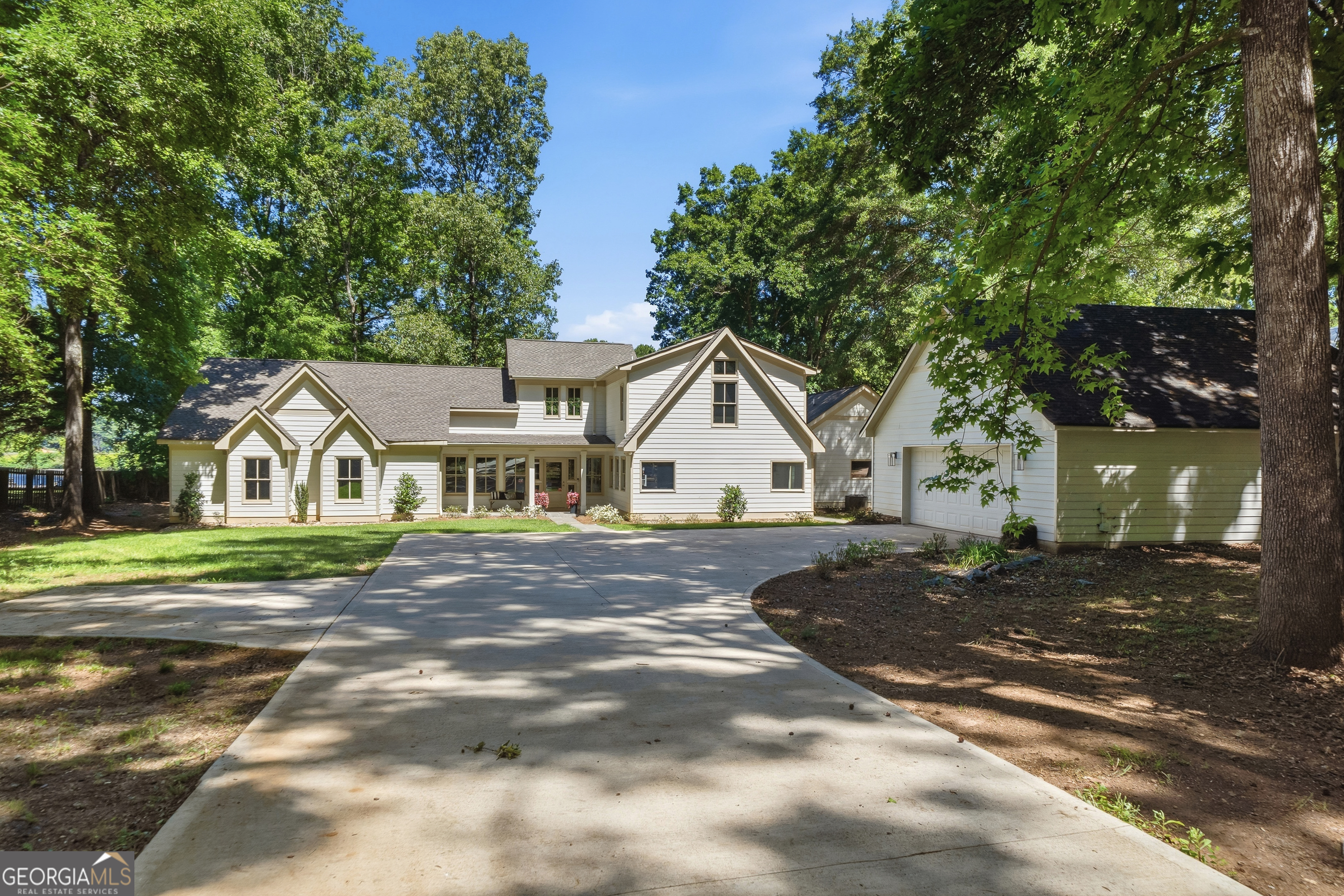 136 N Hidden Lake Dr — photo