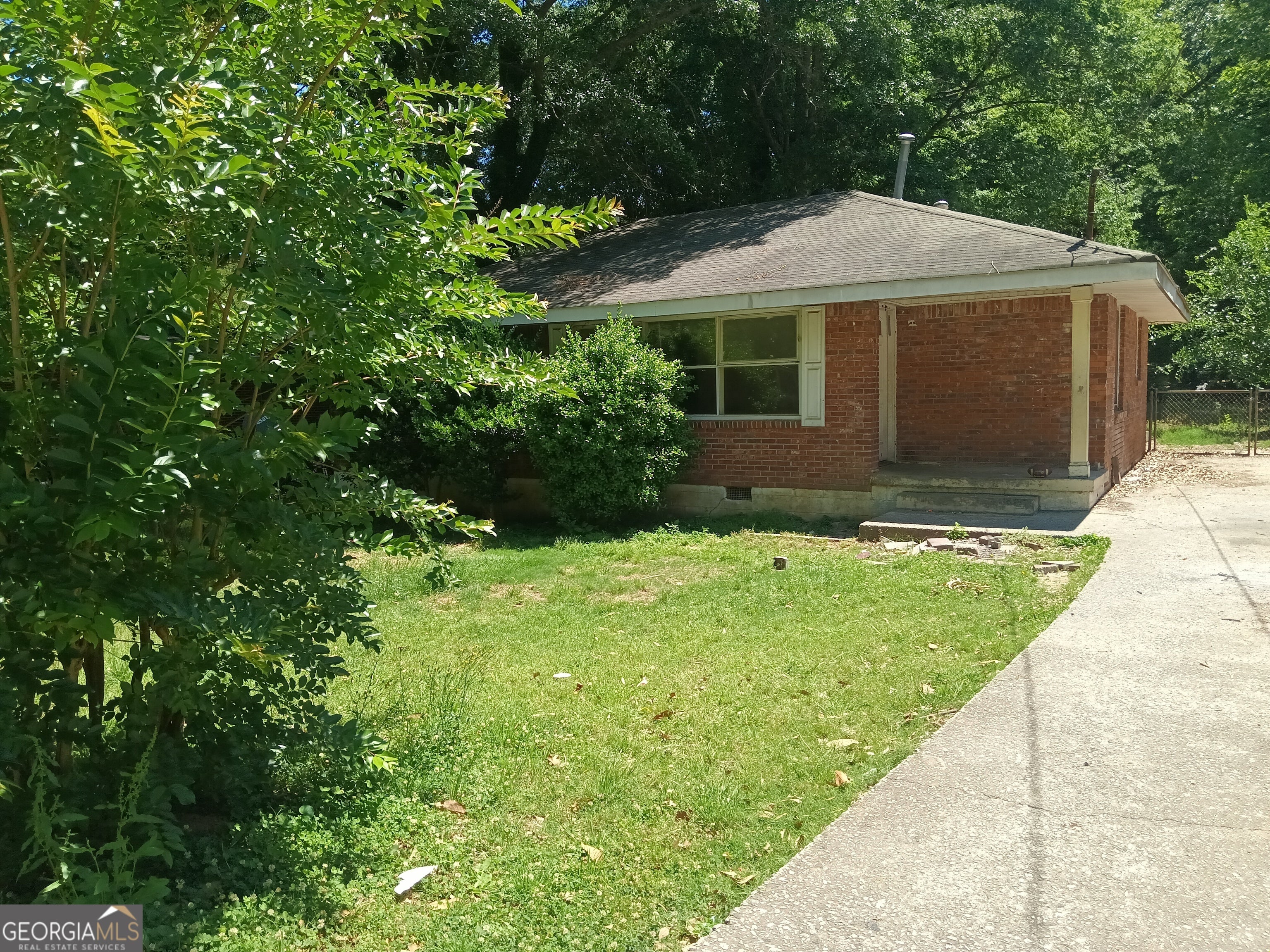 1238 Lloyd Dr — photo