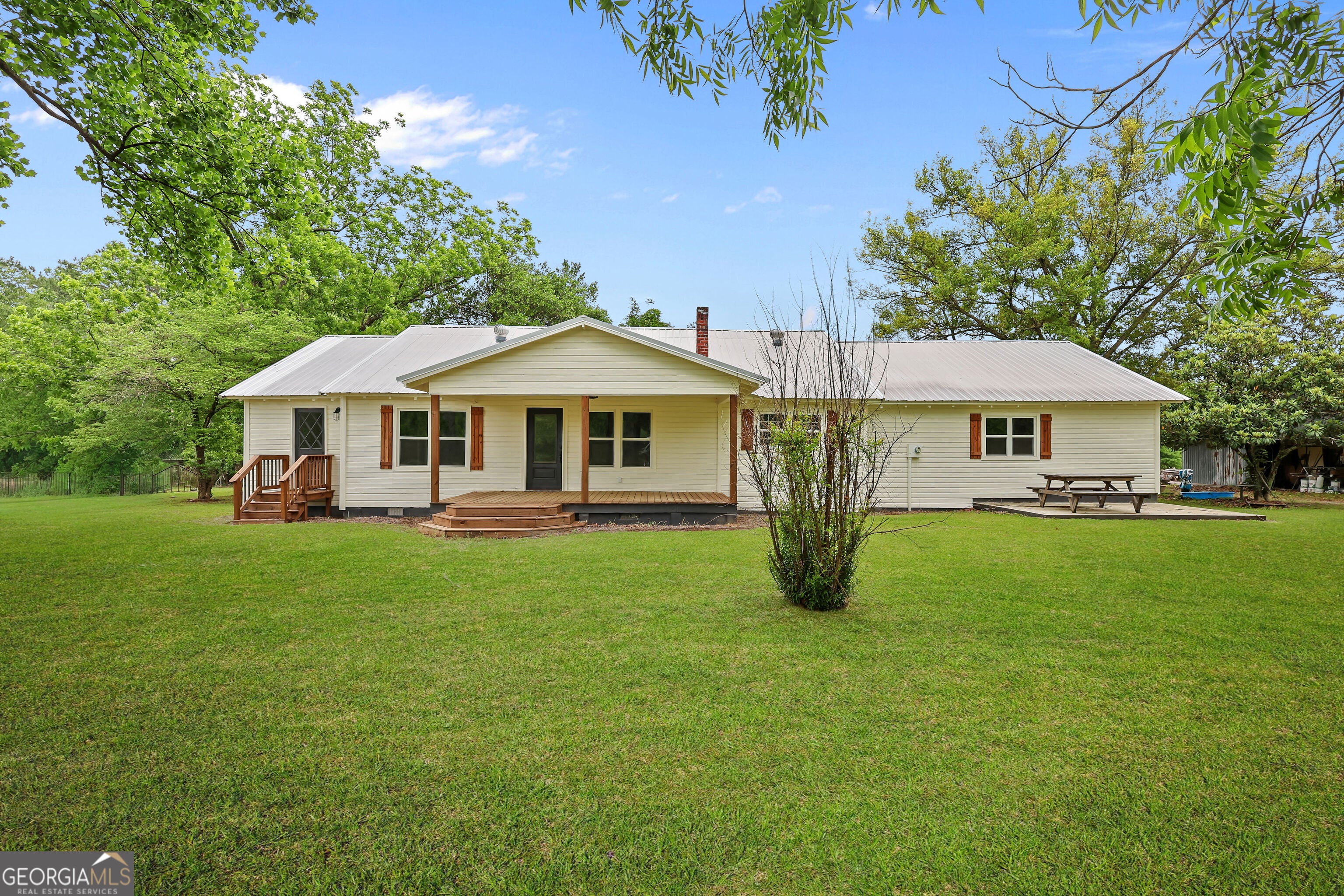1535 W River Rd — photo