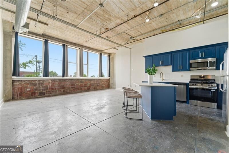 505 Whitehall St SW Unit 301 — photo
