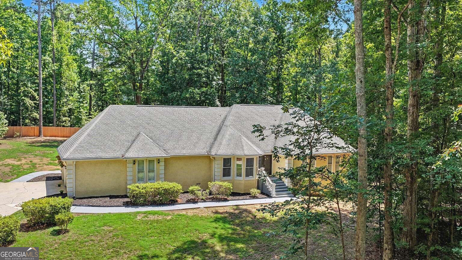 185 Courtland Dr — photo