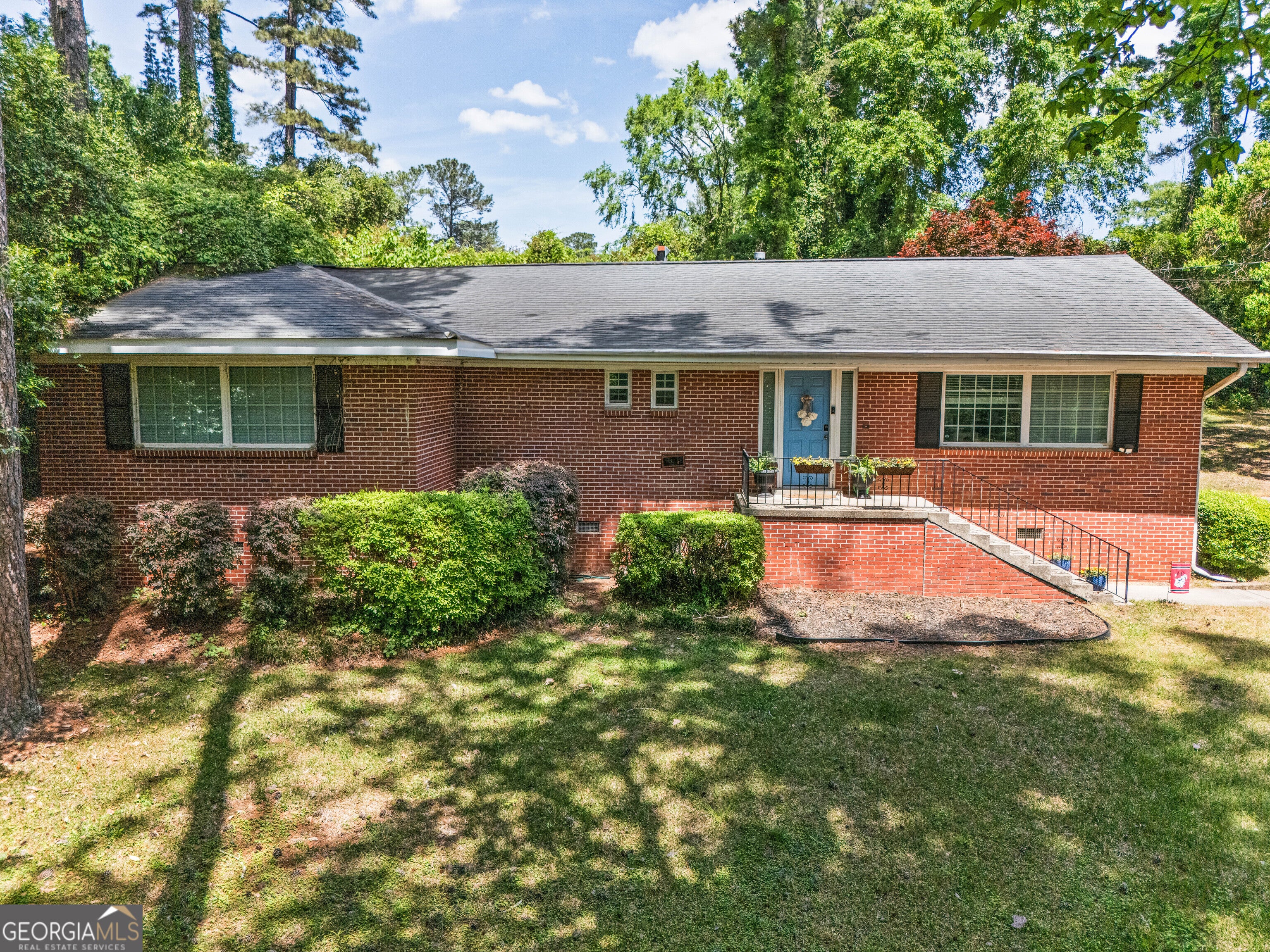 201 Lakeside Dr — photo