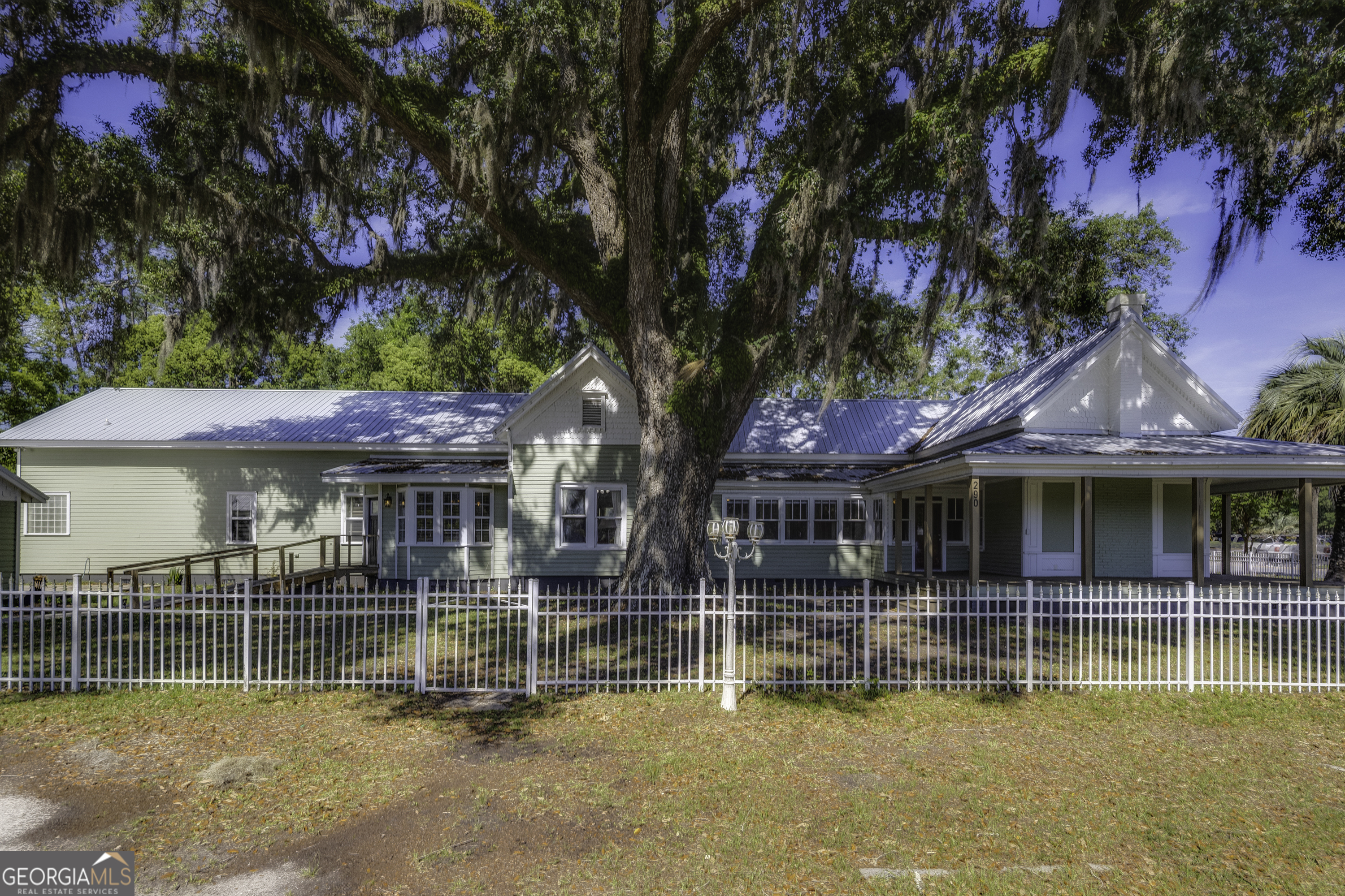 290 E King Ave — photo