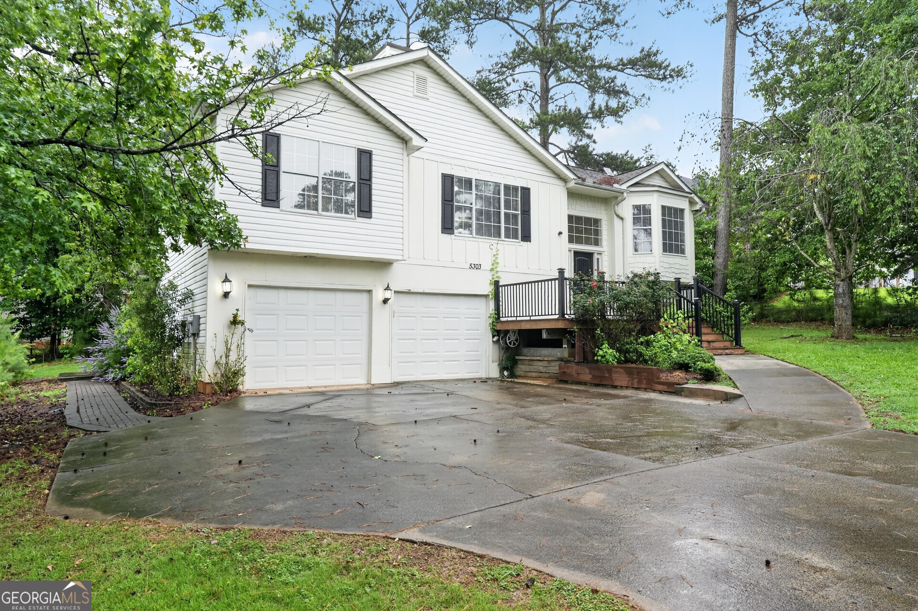 5303 Greenway Dr — photo