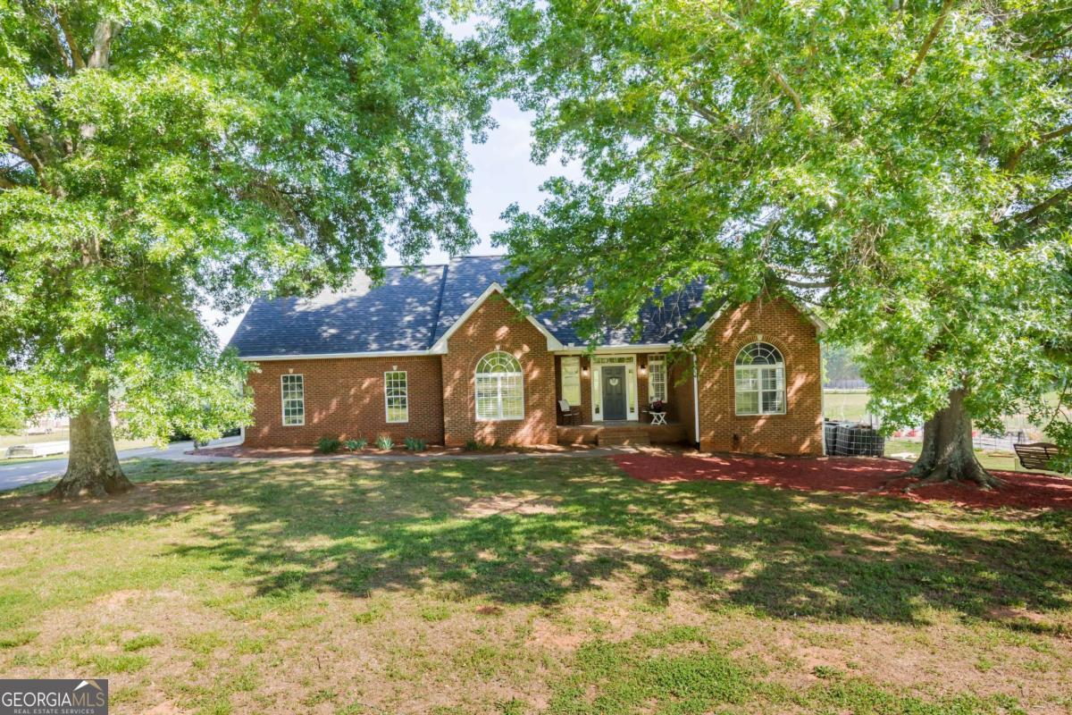 75 W Ridgeway Road, Maysville, GA 30558