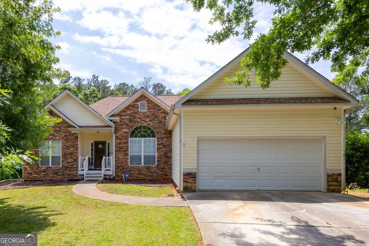 310 Hillcrest Dr — photo
