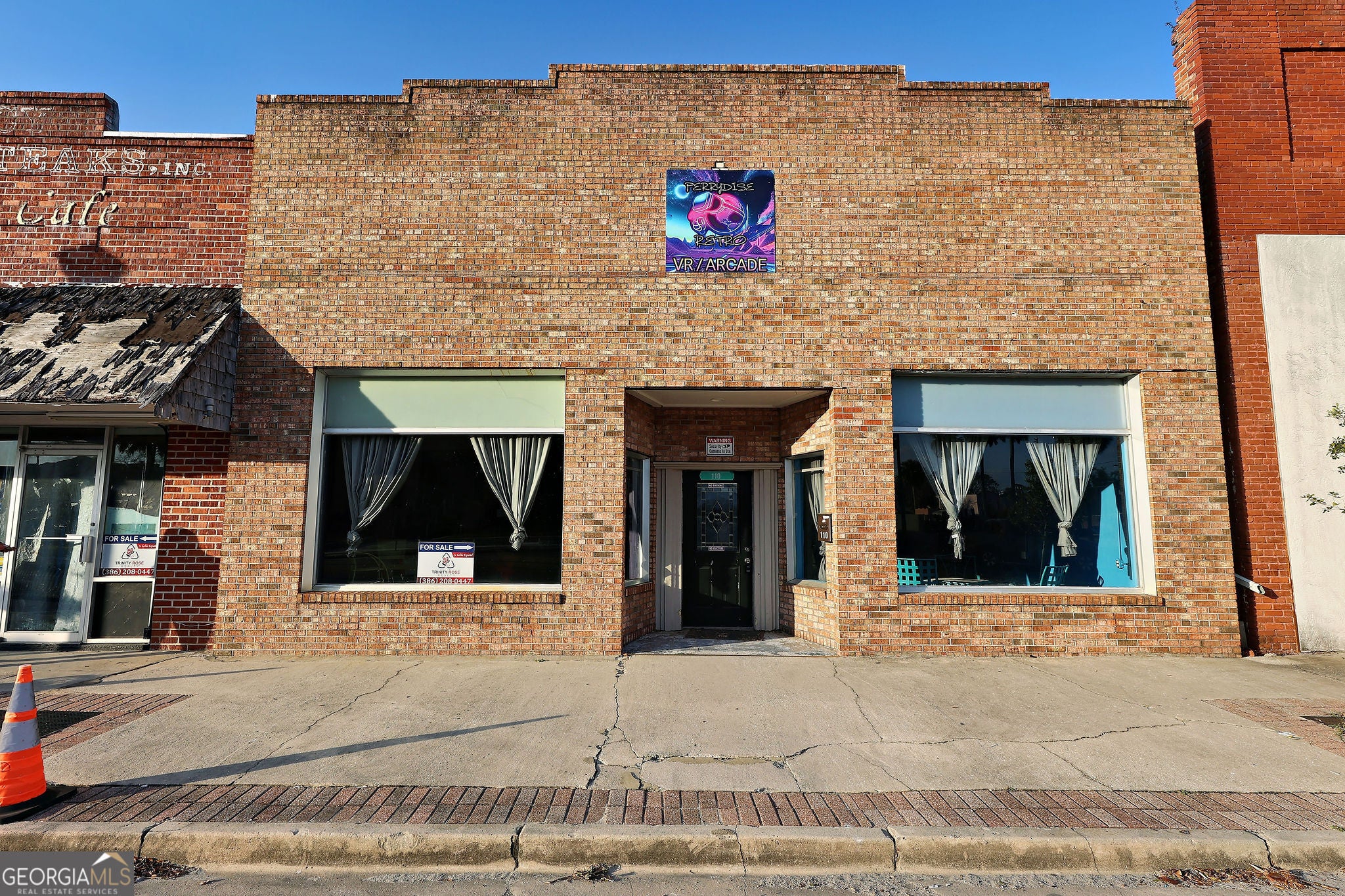 110 E Main St — photo