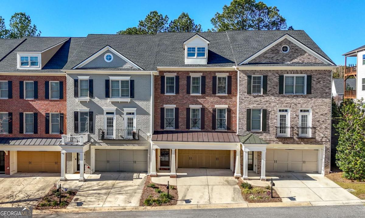 6187 Trumbul Oaks Ct — photo