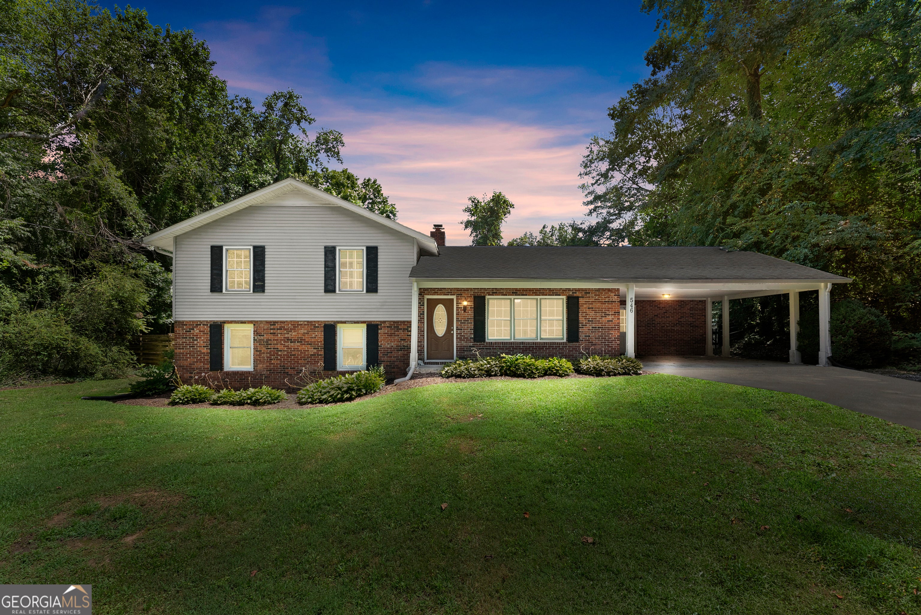 546 Barron Dr — photo