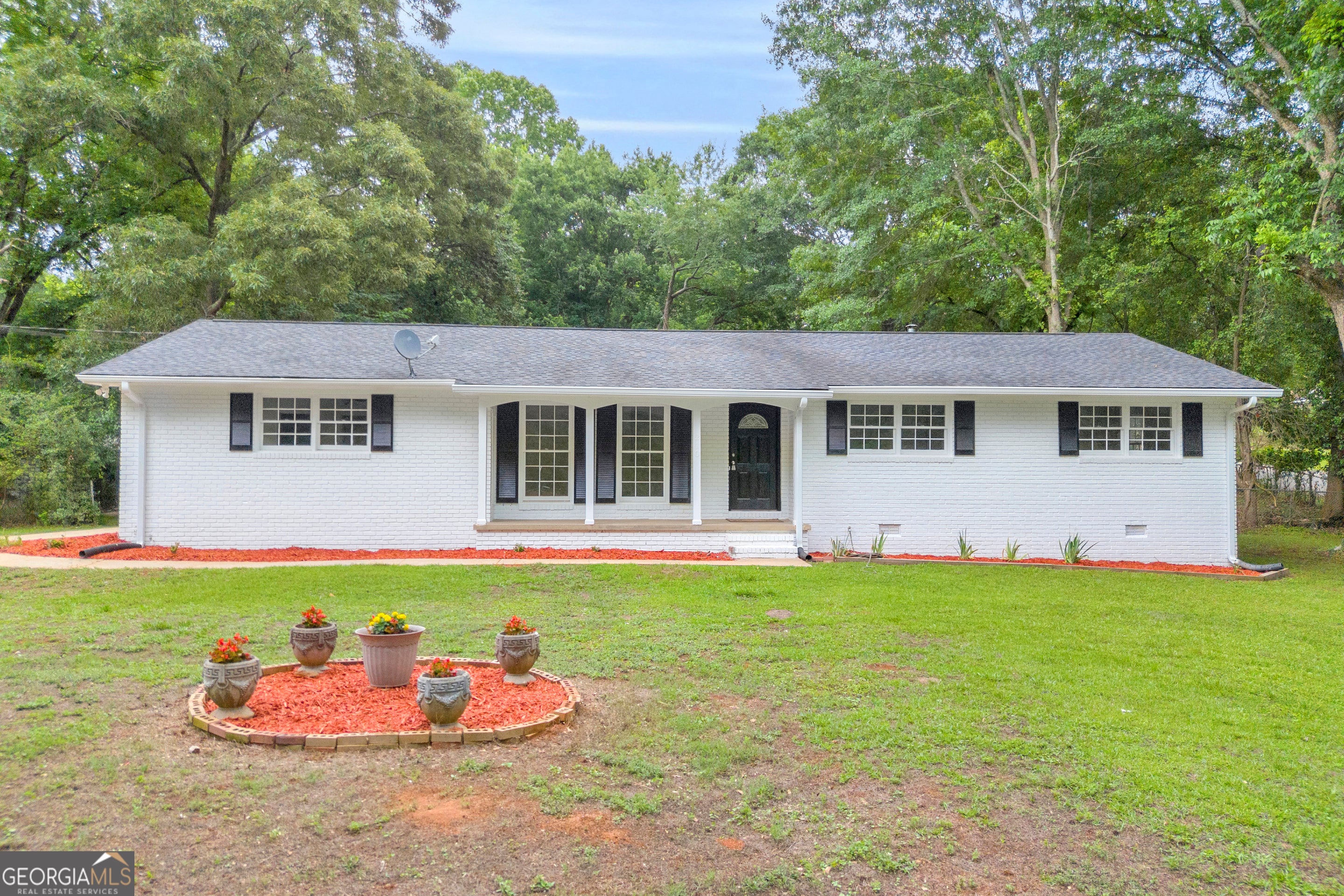 210 Edgewood Dr — photo