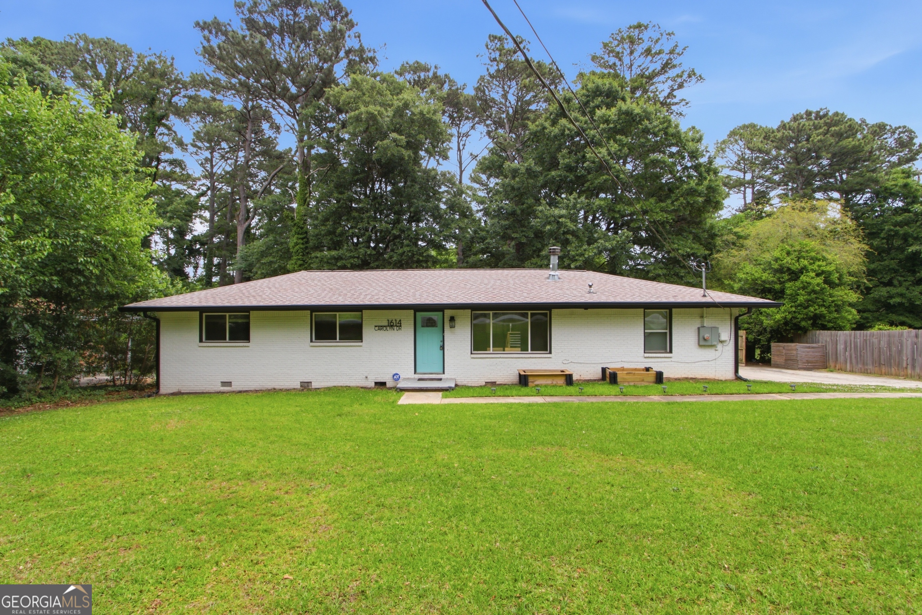 1614 Carolyn Dr — photo