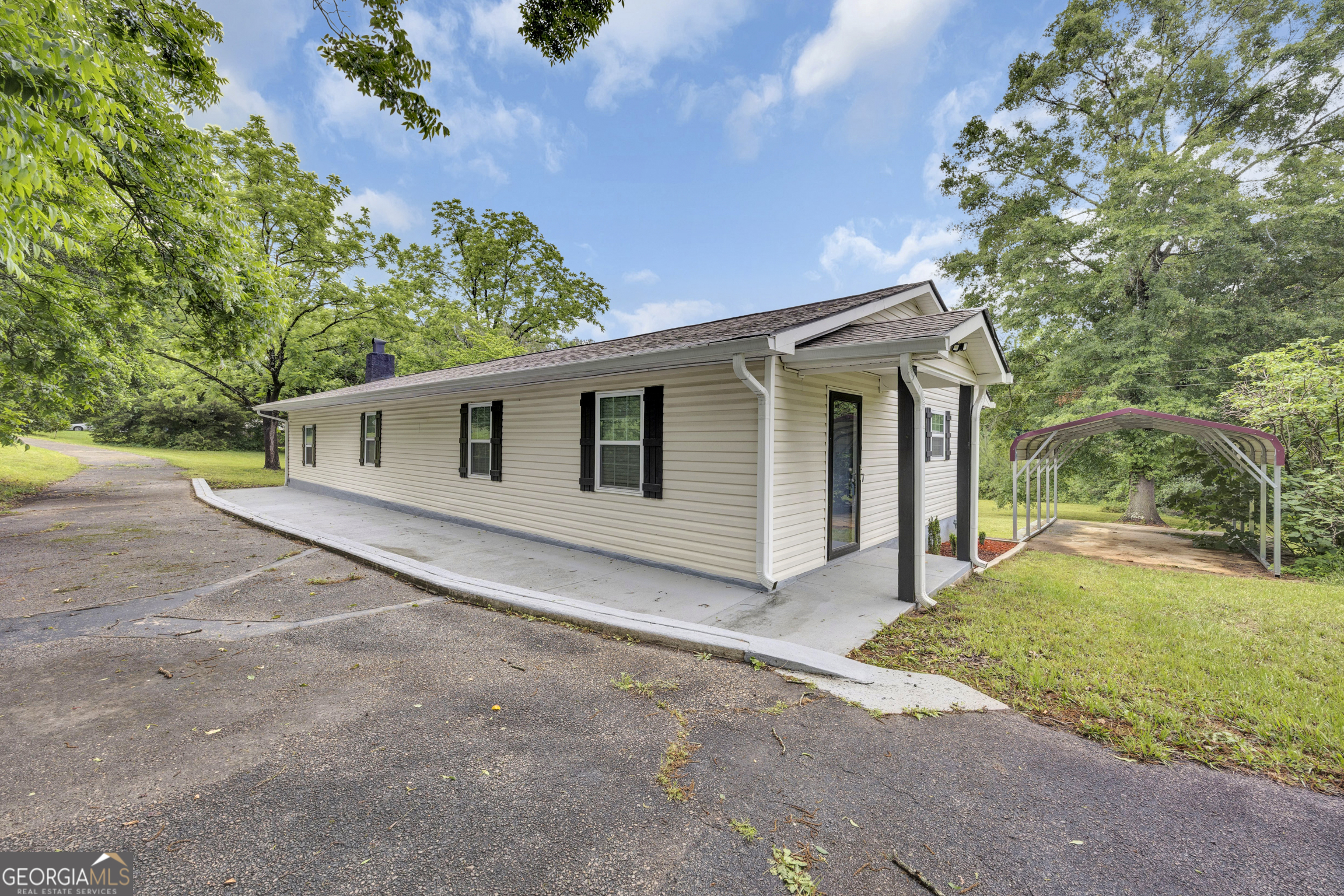 1198 E Atlanta Rd — photo