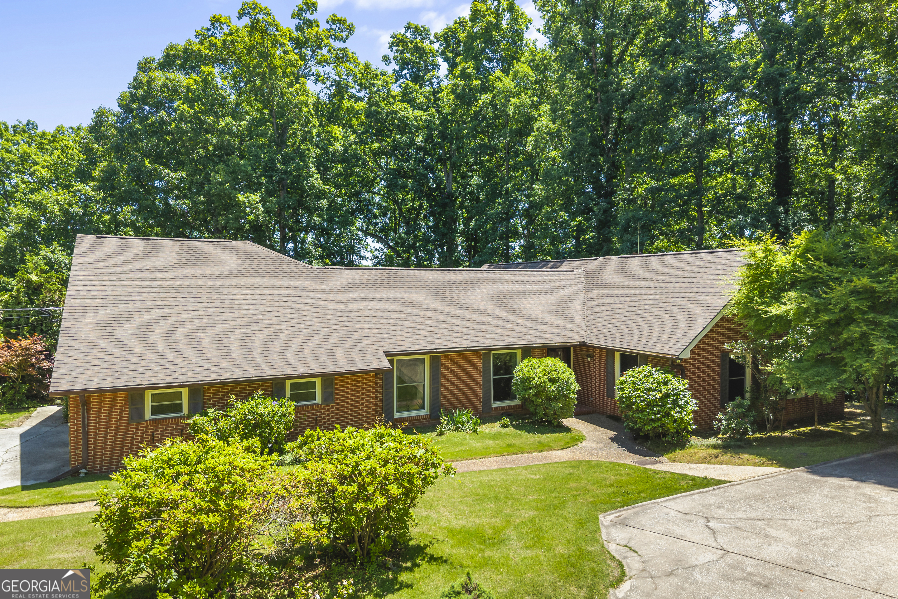511 Rhodes Dr — photo