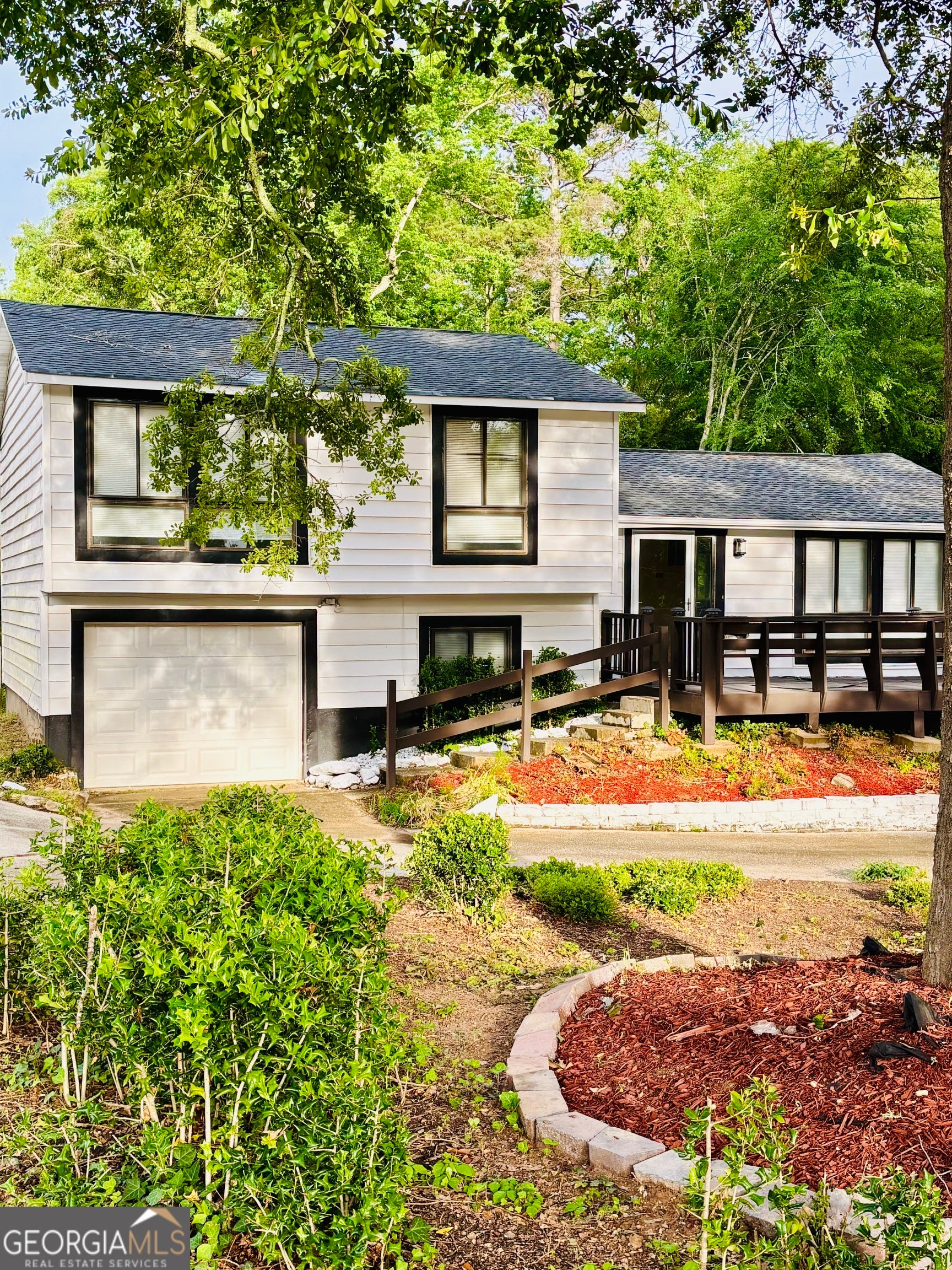 121 Kings Ridge Dr — photo