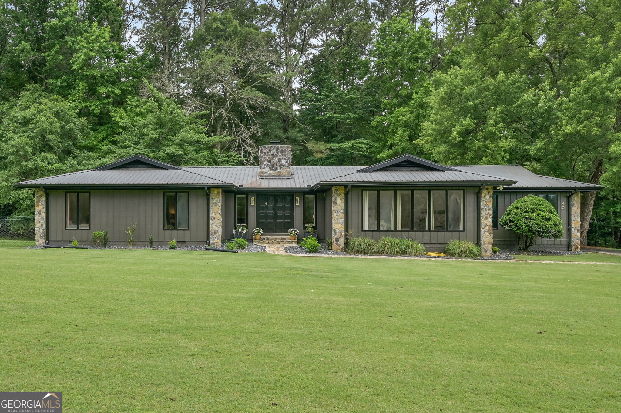40 Round Lake Rd — photo