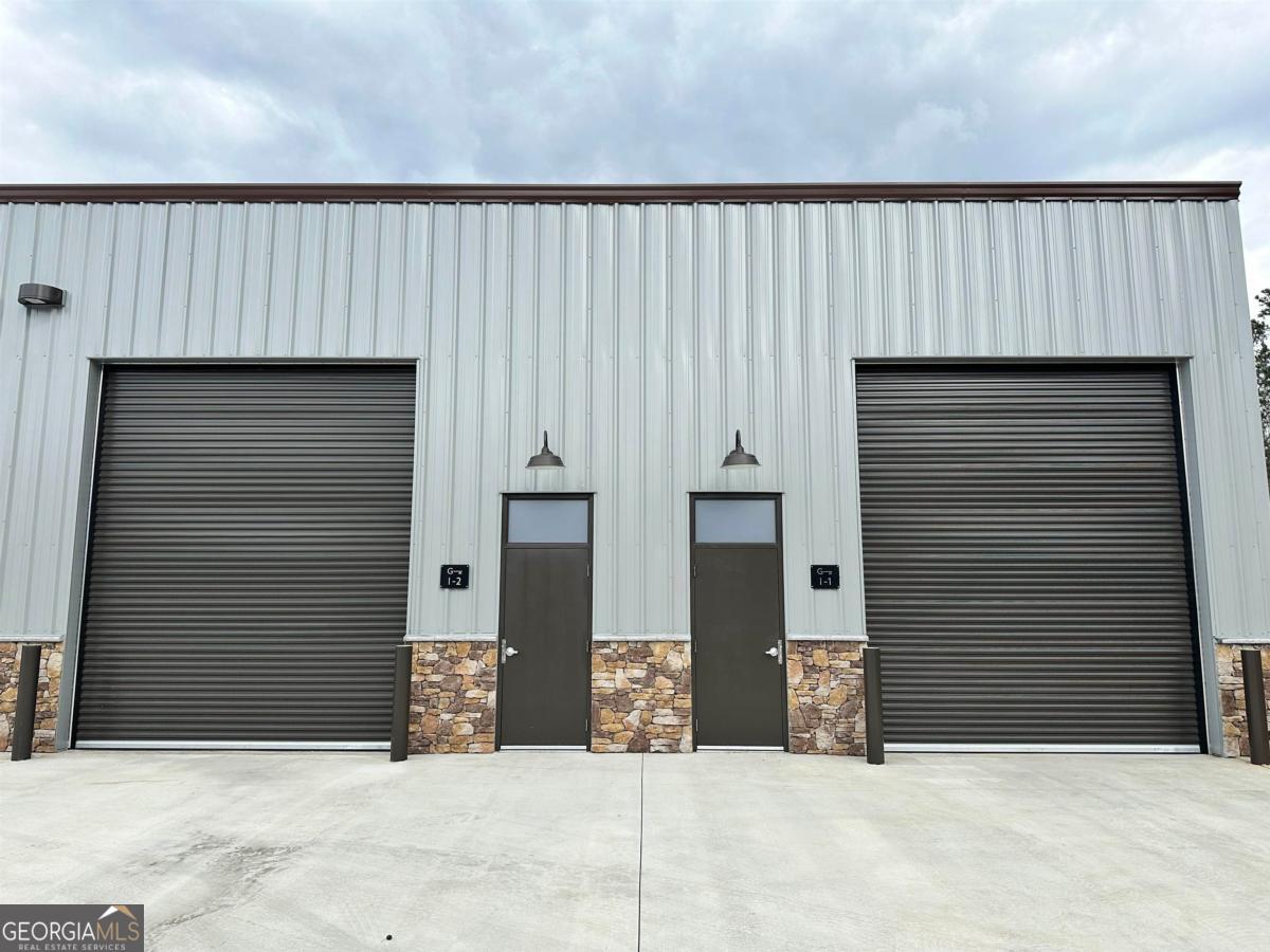 1040 Park Ct Garage I3 — photo